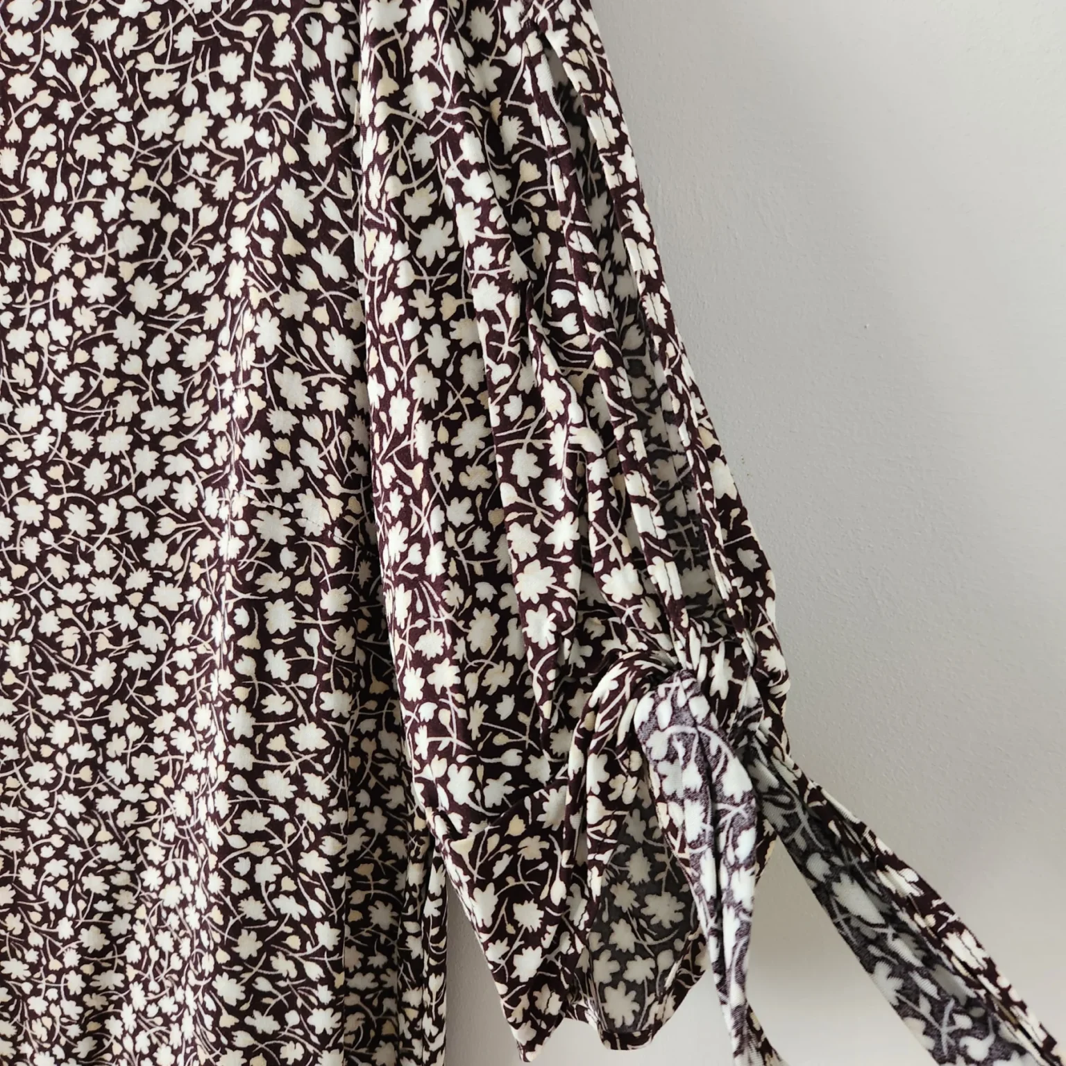 Image for Floral dress with ruffled sleeves