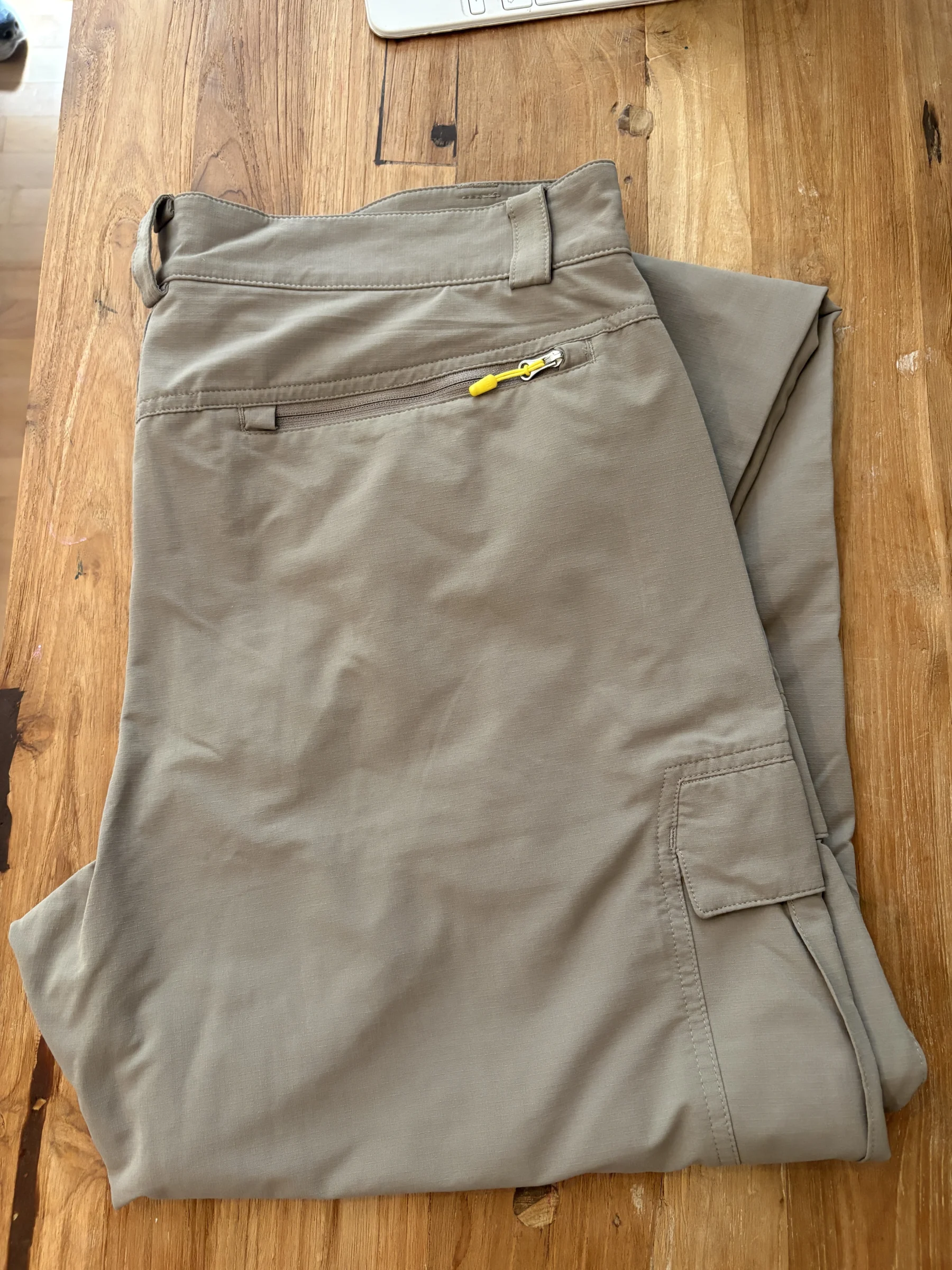 Pantalon cargo Helly Hansen taupe – Taille 36 Helly Hansen seconde main