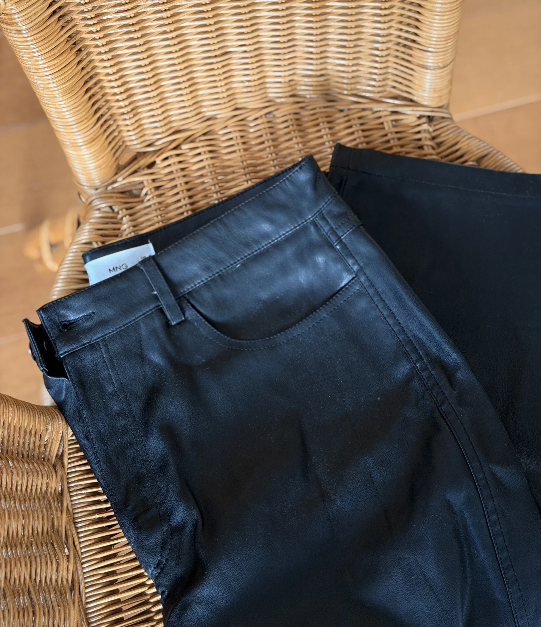 Pantalon imitation cuir Mango seconde main