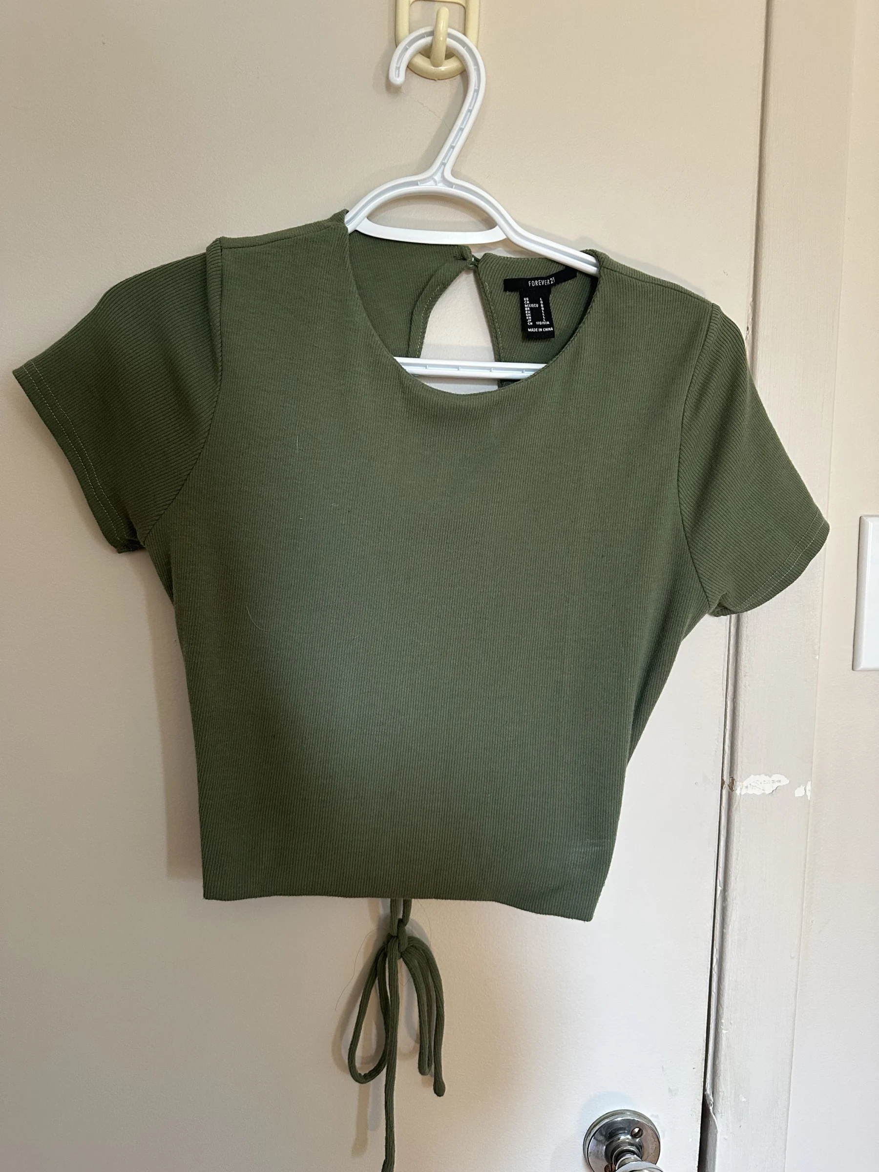 T-shirt crop à dos ouvert Urban planet seconde main