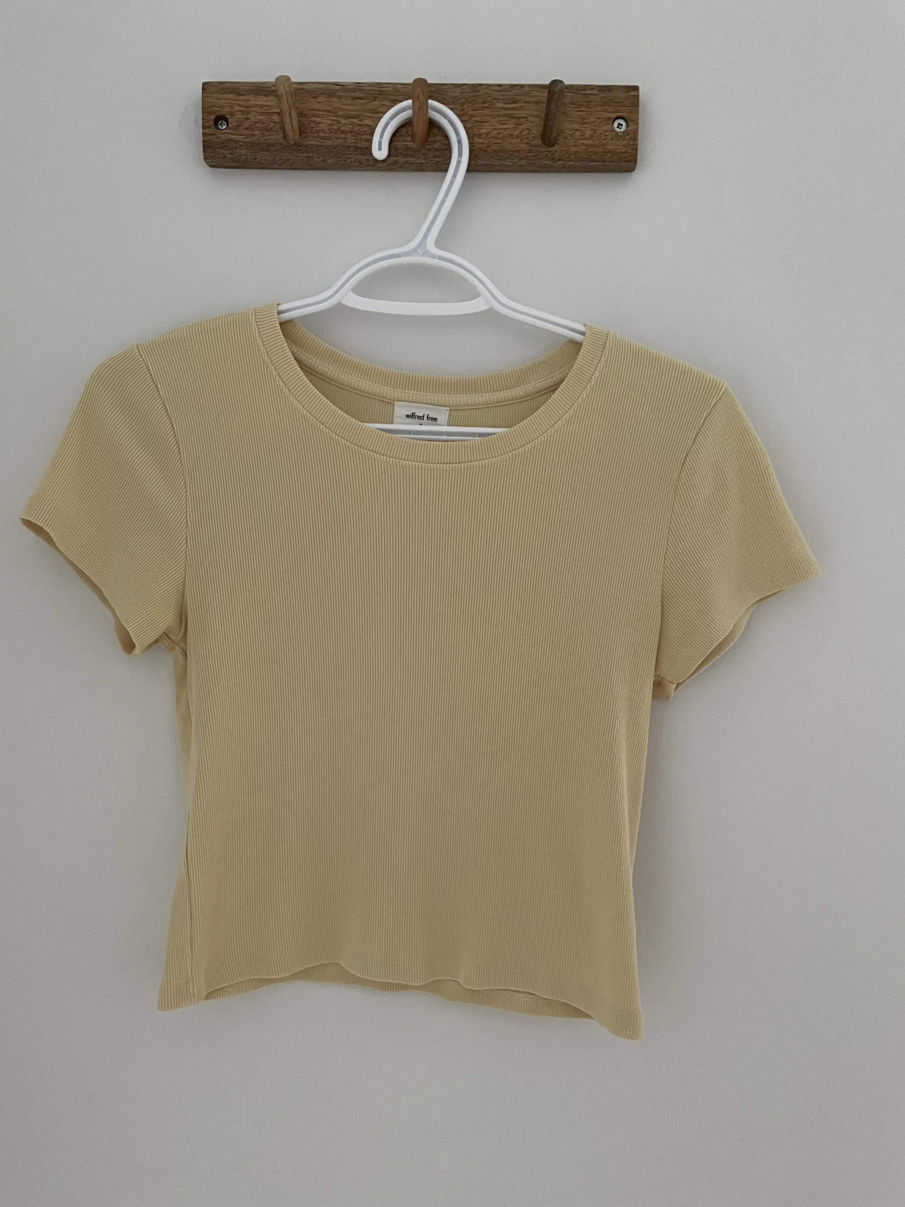 T-shirt butter yellow Aritzia seconde main