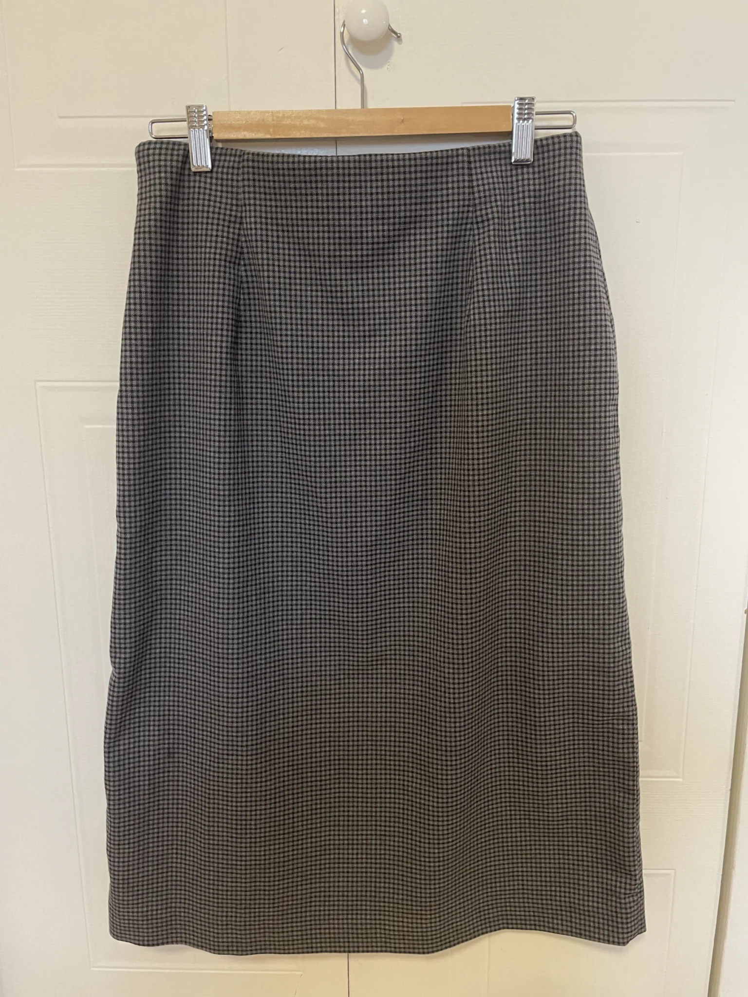 Image for Uniqlo mid-length skirt