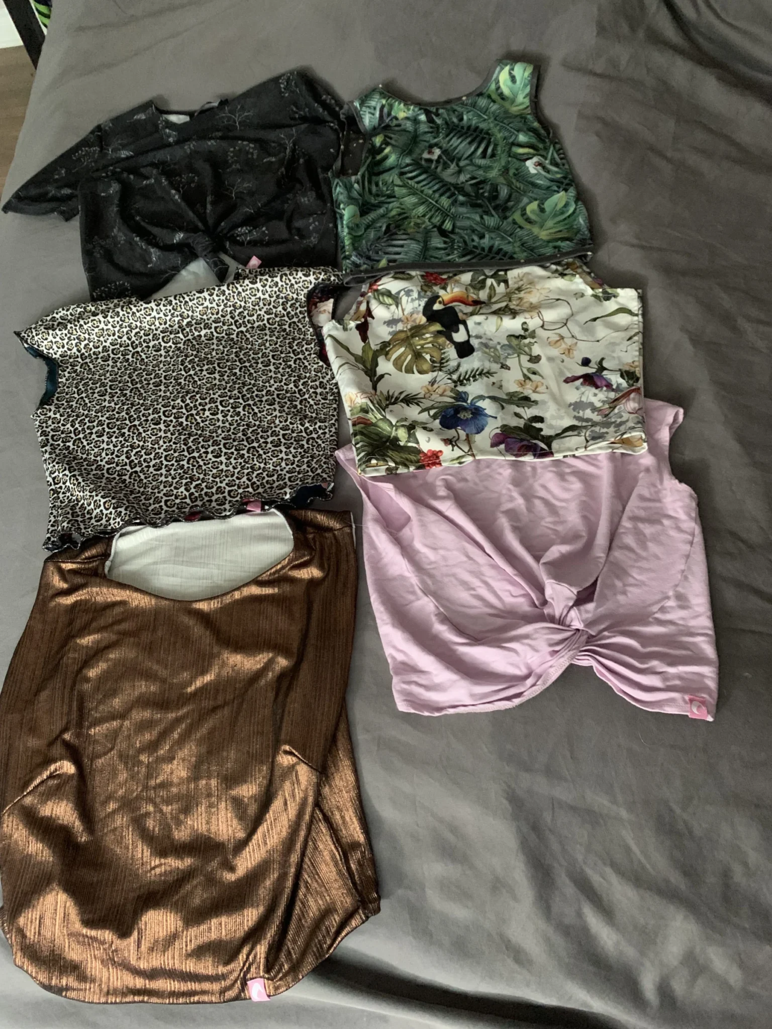 Featured image for Lot mix and match chandails et robes