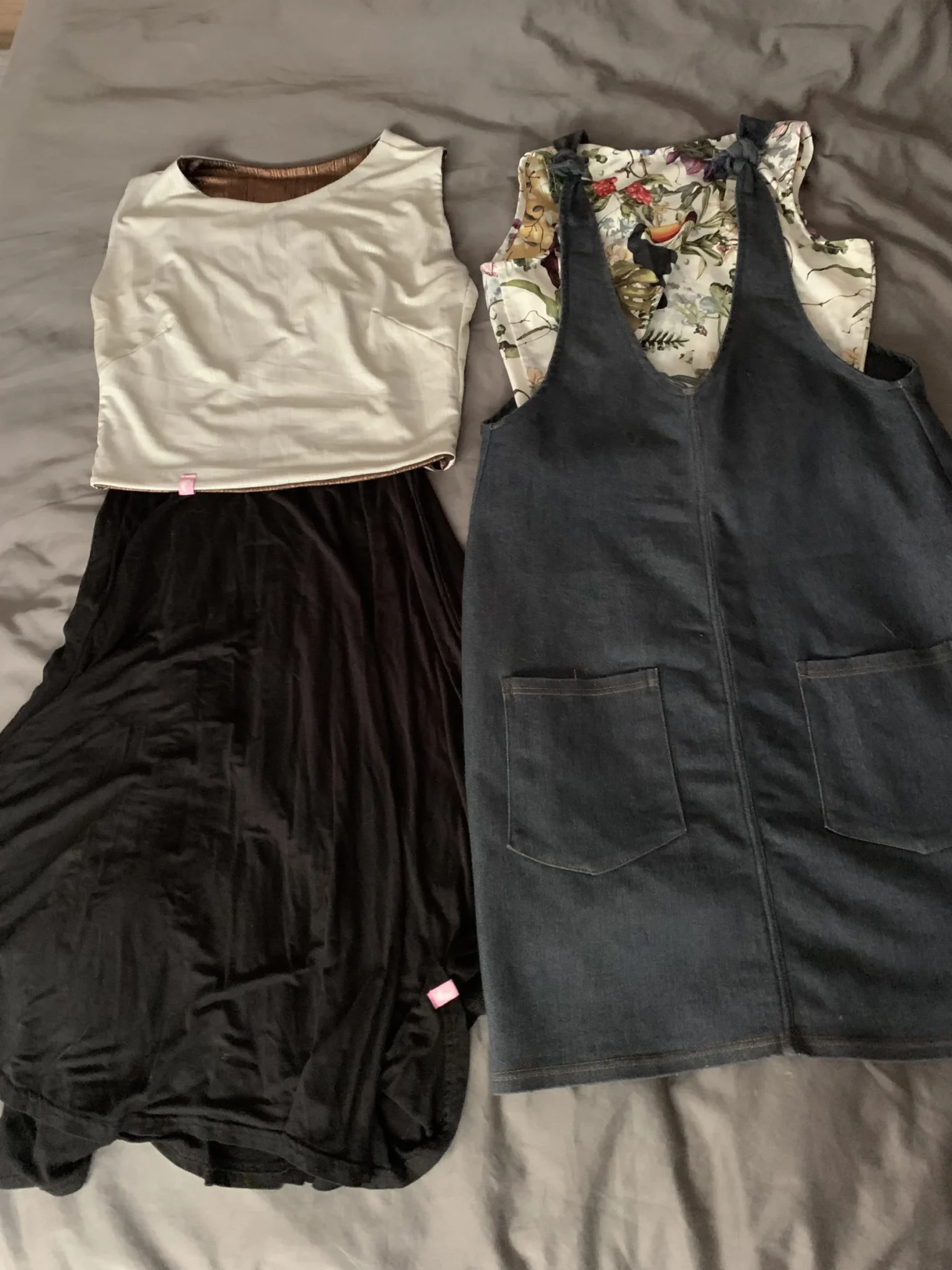 Image for Lot mix and match chandails et robes