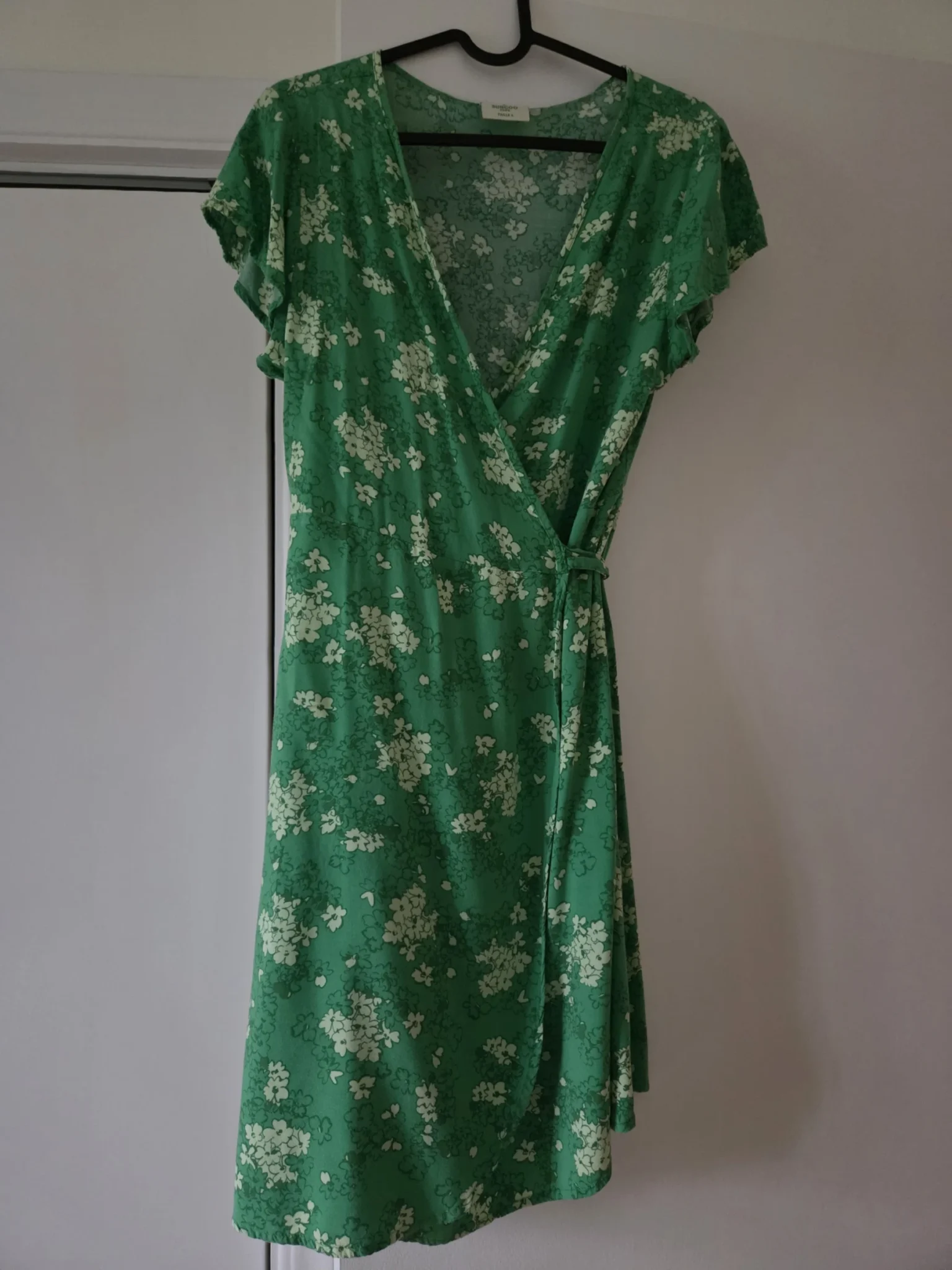 Featured image for Green summer dress by Suncoo Paris