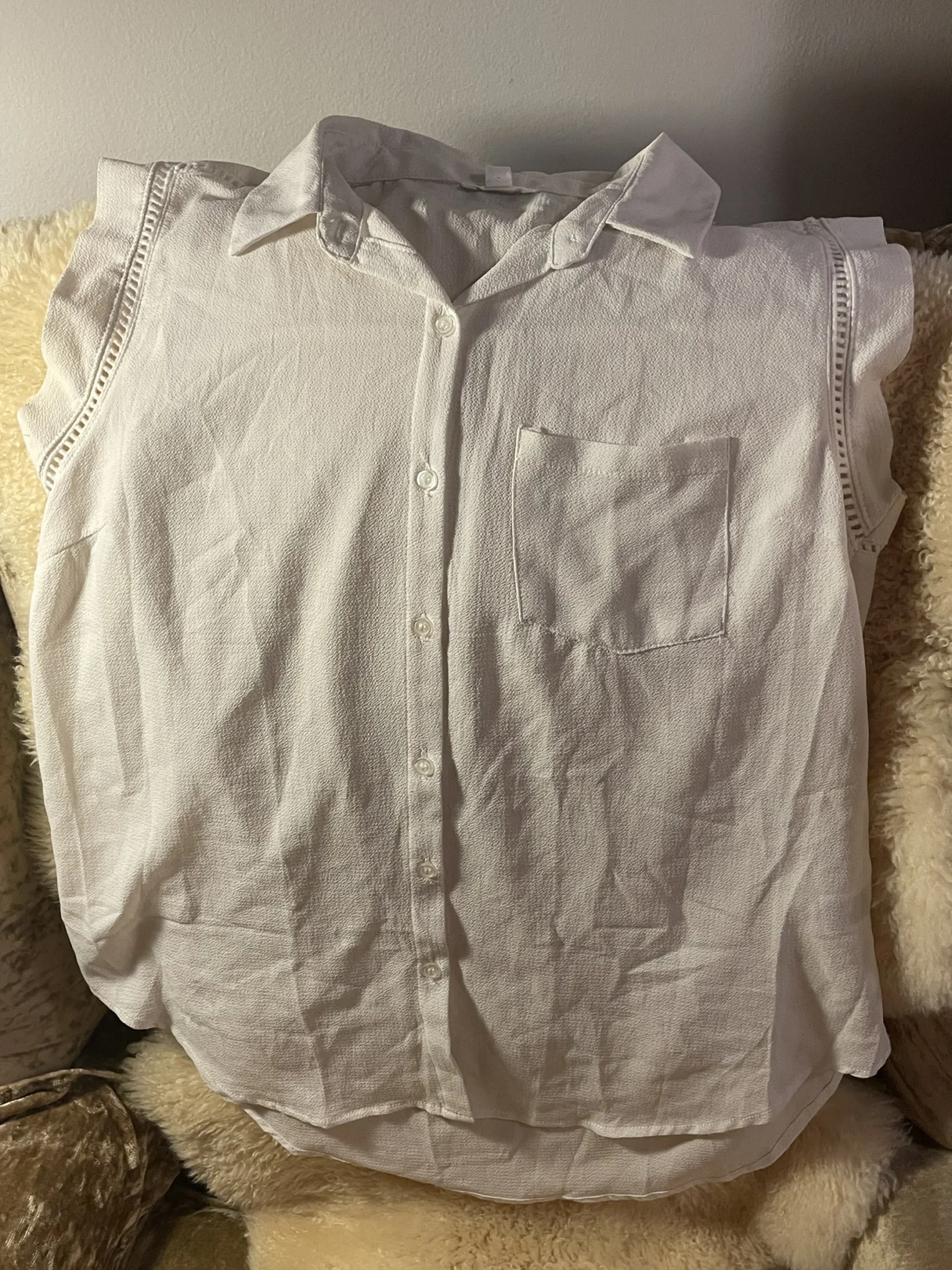 Image for A pretty, flowing sleeveless blouse.