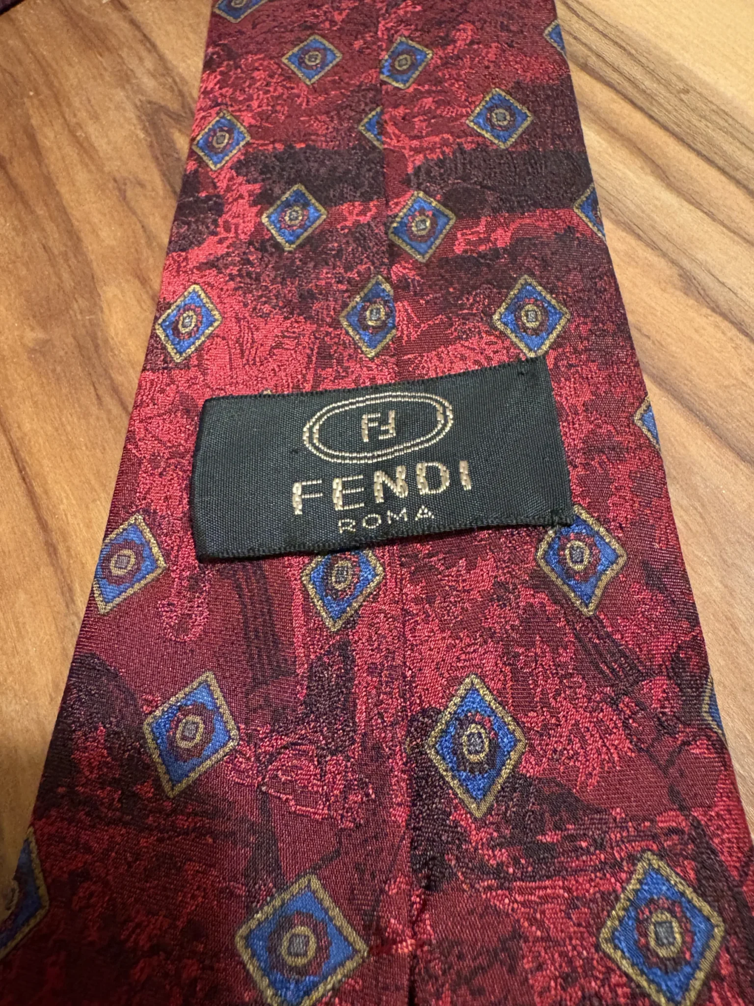Featured image for Cravate bourgogne Fendi Roma
