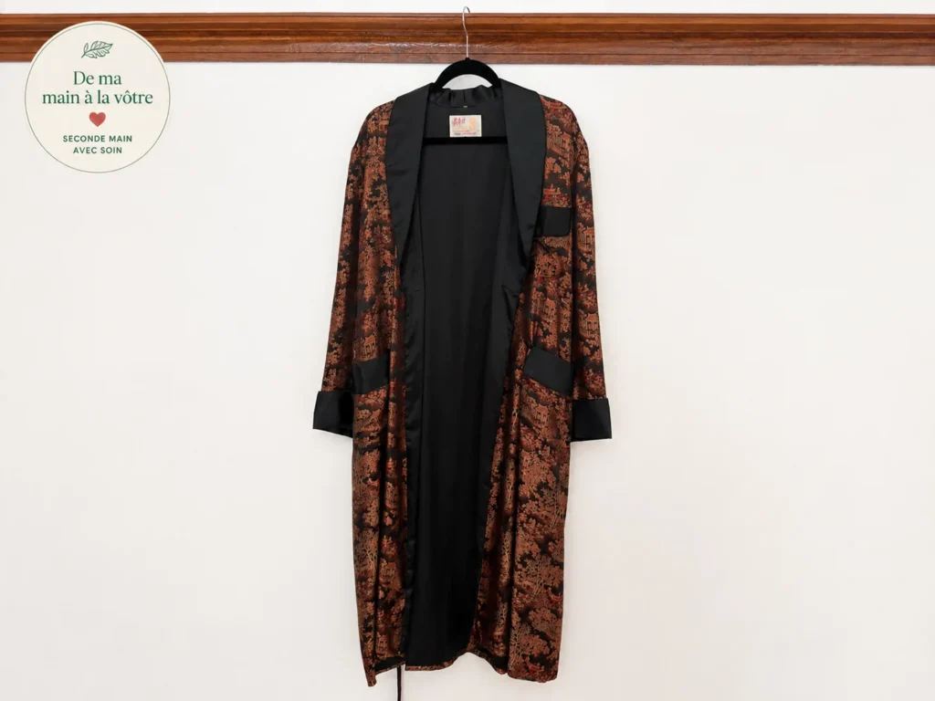 Featured image for Vintage Longevity kimono – Hangzhou, China – Size 50