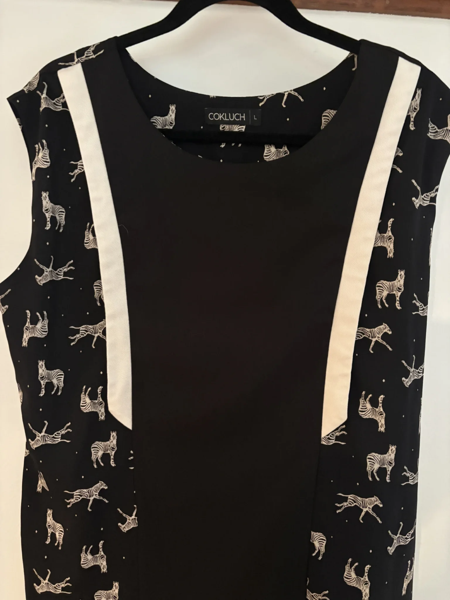 Image for Robe Cokluch noire à motif zèbres — taille L