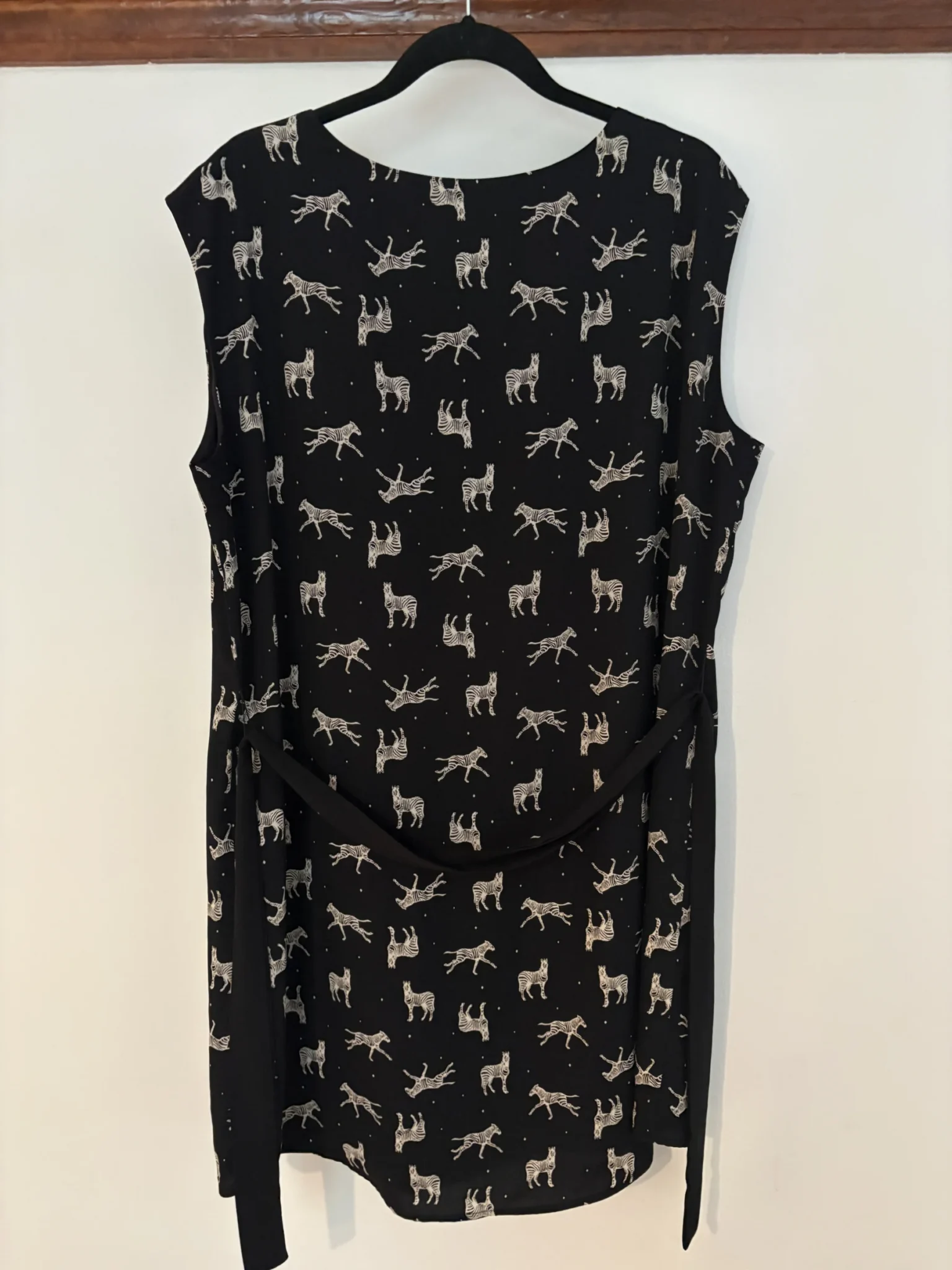 Image for Robe Cokluch noire à motif zèbres — taille L