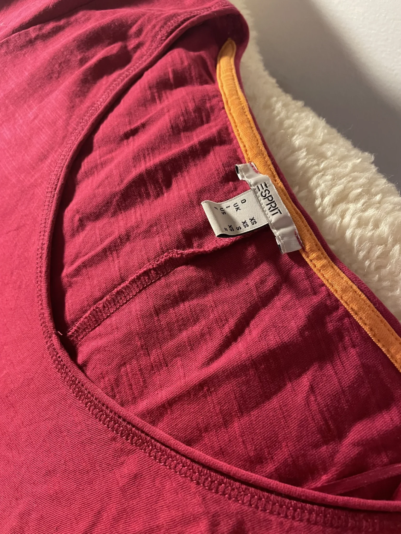 Featured image for 🍒 Tee shirt esprit xsmall fait grand