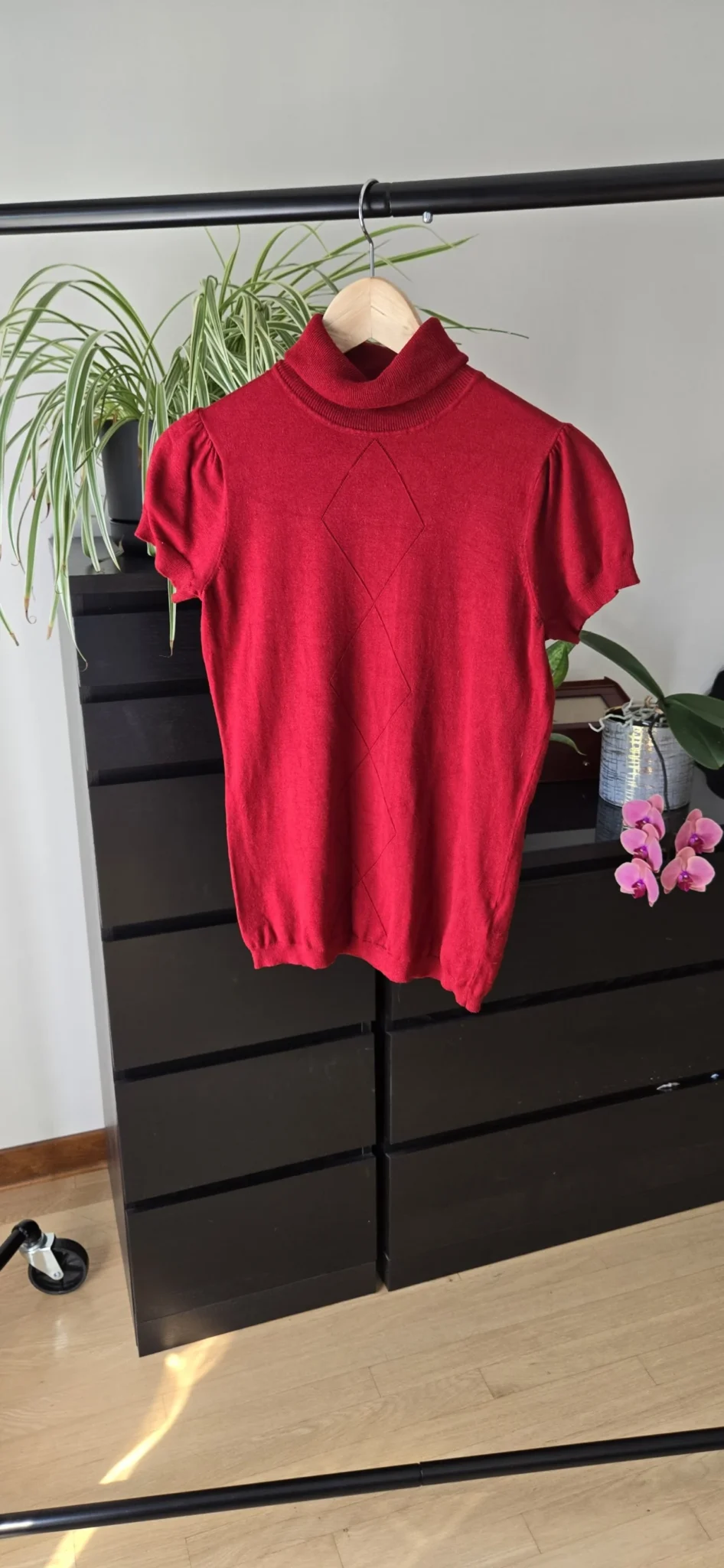 Featured image for Chandail rouge - Colle roulé