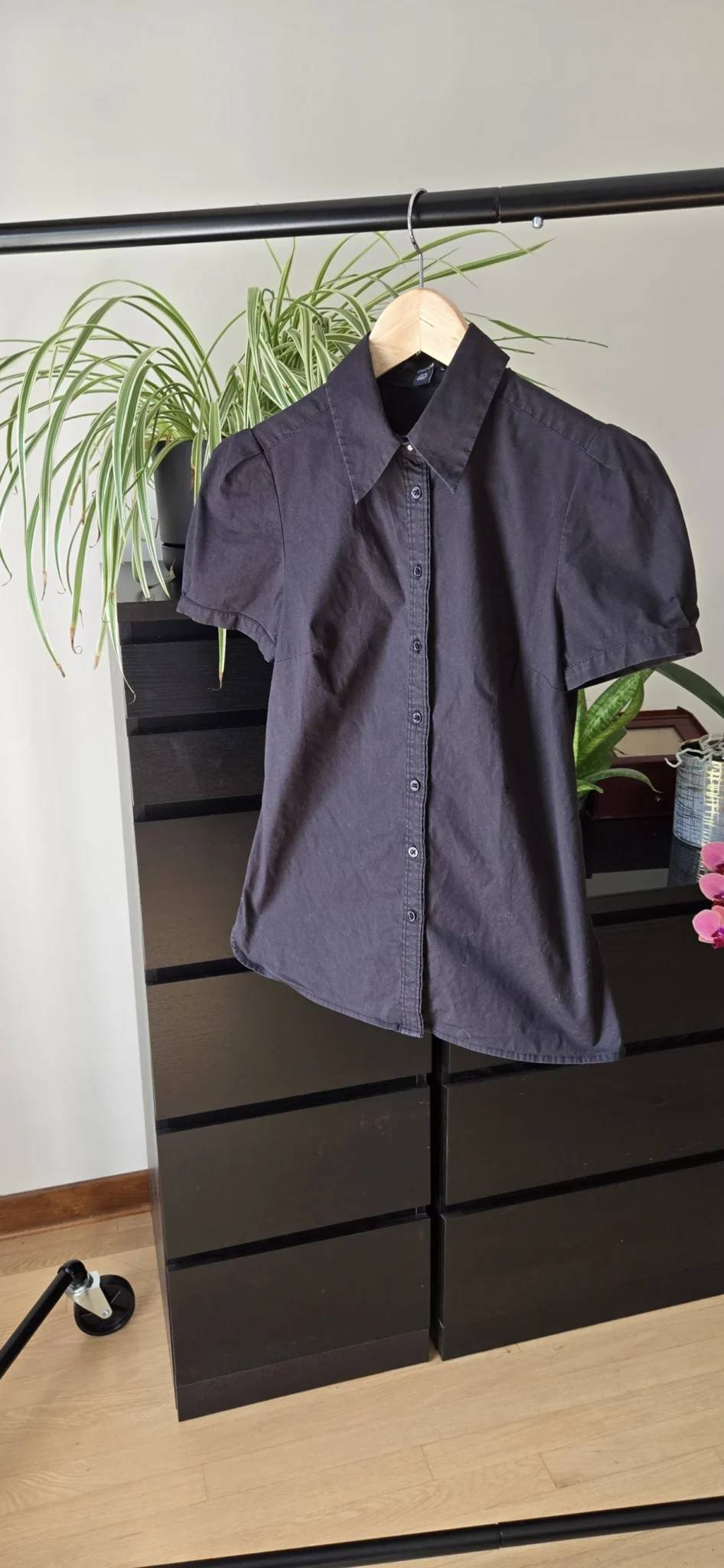Featured image for Chemise noire - manche courte