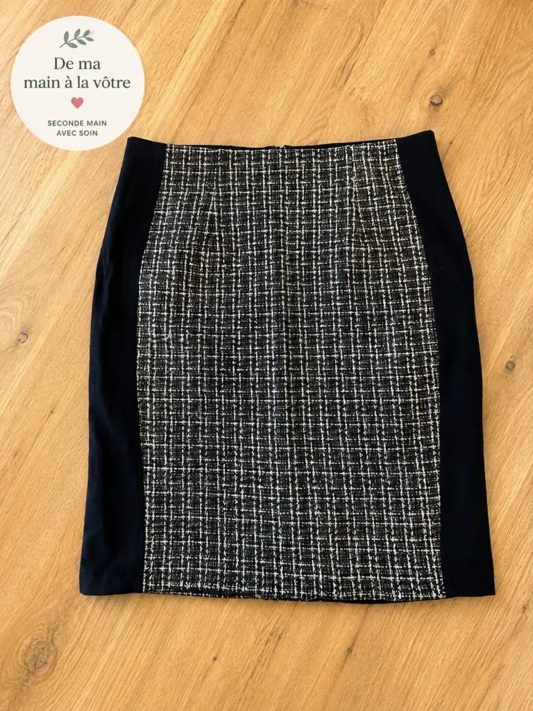 Featured image for Jupe crayon en tweed noir et blanc – DEX The Suit Shop New York