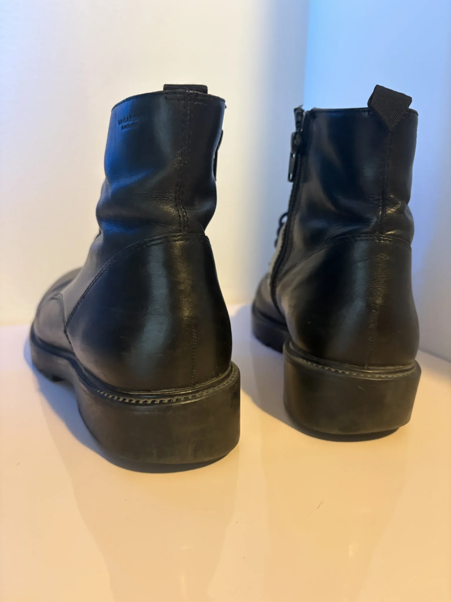 Image for Black leather boots by Vagabond Shoemakers – Size 39