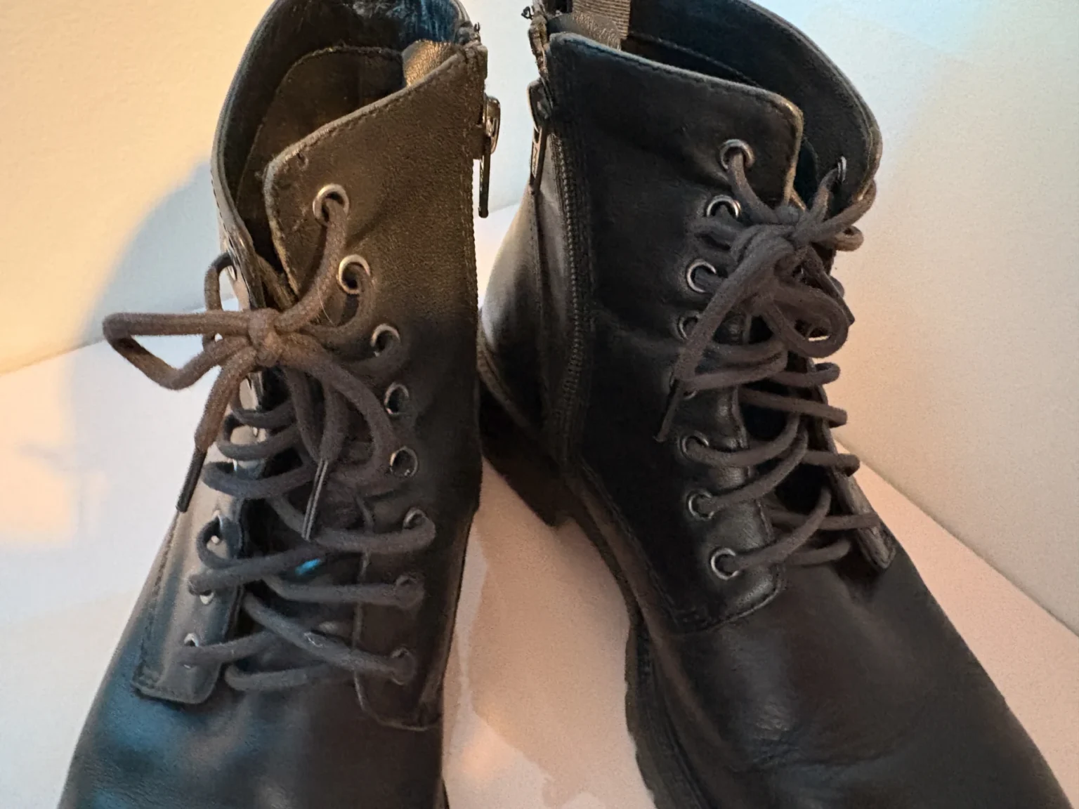 Image for Black leather boots by Vagabond Shoemakers – Size 39