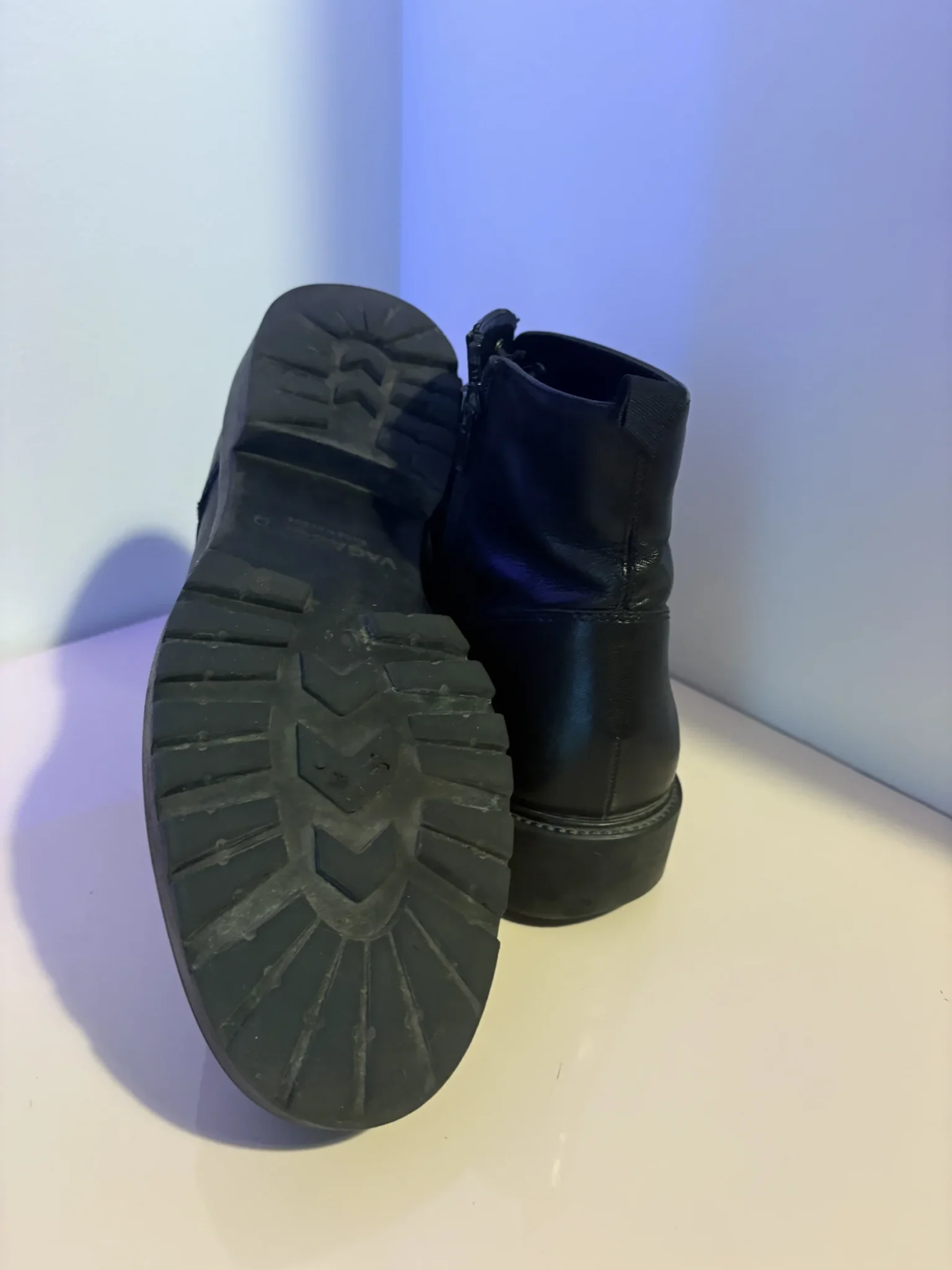 Image for Black leather boots by Vagabond Shoemakers – Size 39