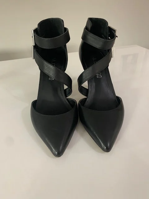 Featured image for Elegant leather court shoes