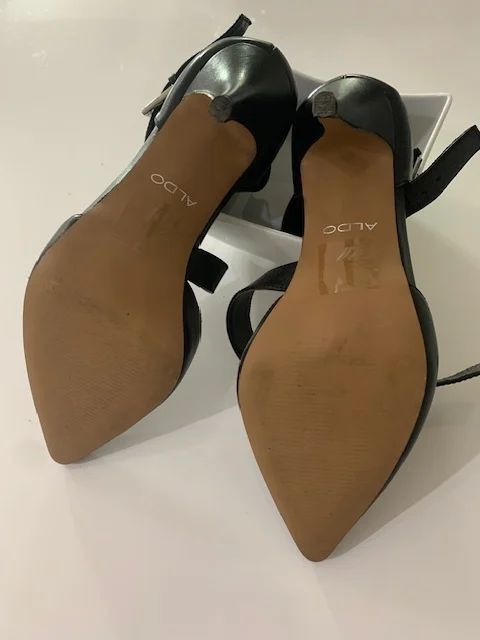 Image for Elegant leather court shoes