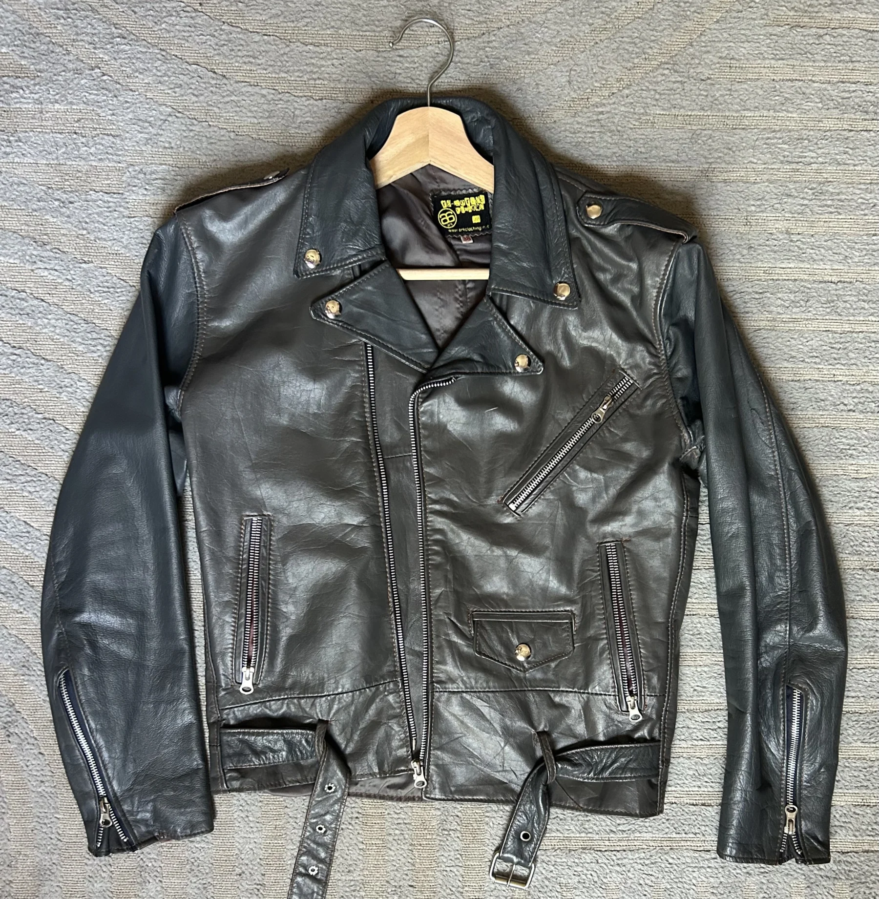 Manteau de cuir recyclé style perfecto *Autre seconde main