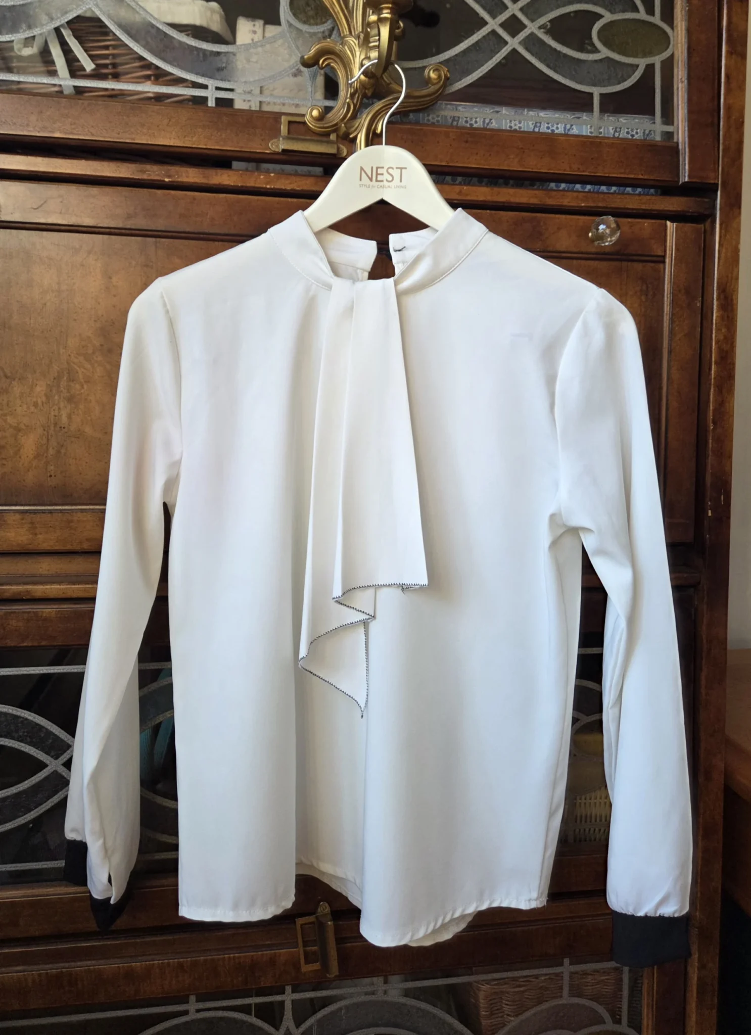 Image for Blouse ivoire pâle à volants