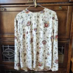 Featured thumbnail for 100% Soie-Blouse ivoire à jolis motifs