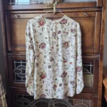 Thumbnail for 100% Soie-Blouse ivoire à jolis motifs