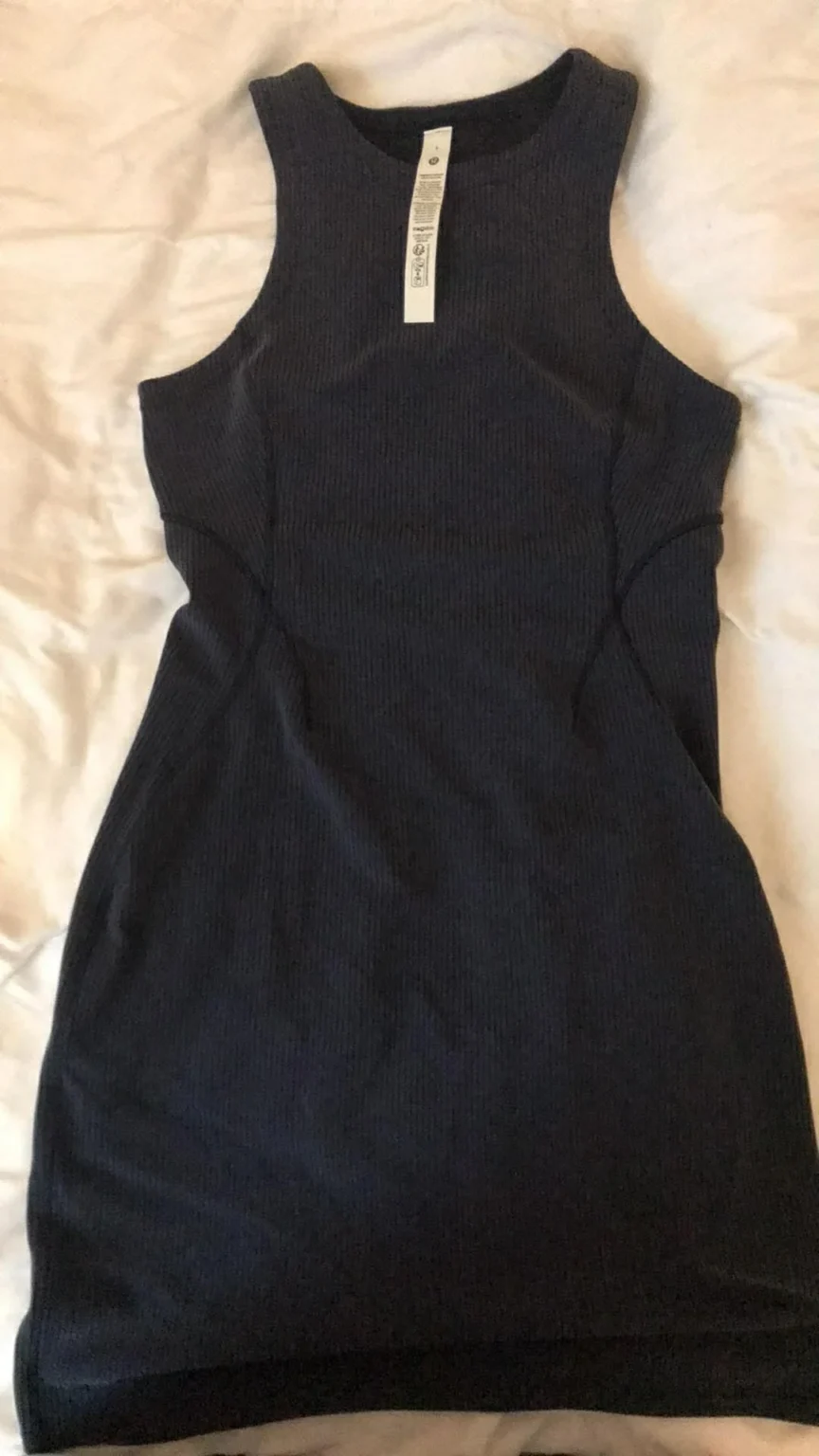 Featured image for Robe lululemon bleu neuf sans étiquette