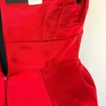 Thumbnail for Robe Audacieuse Écarlate au Décolleté Plongeant