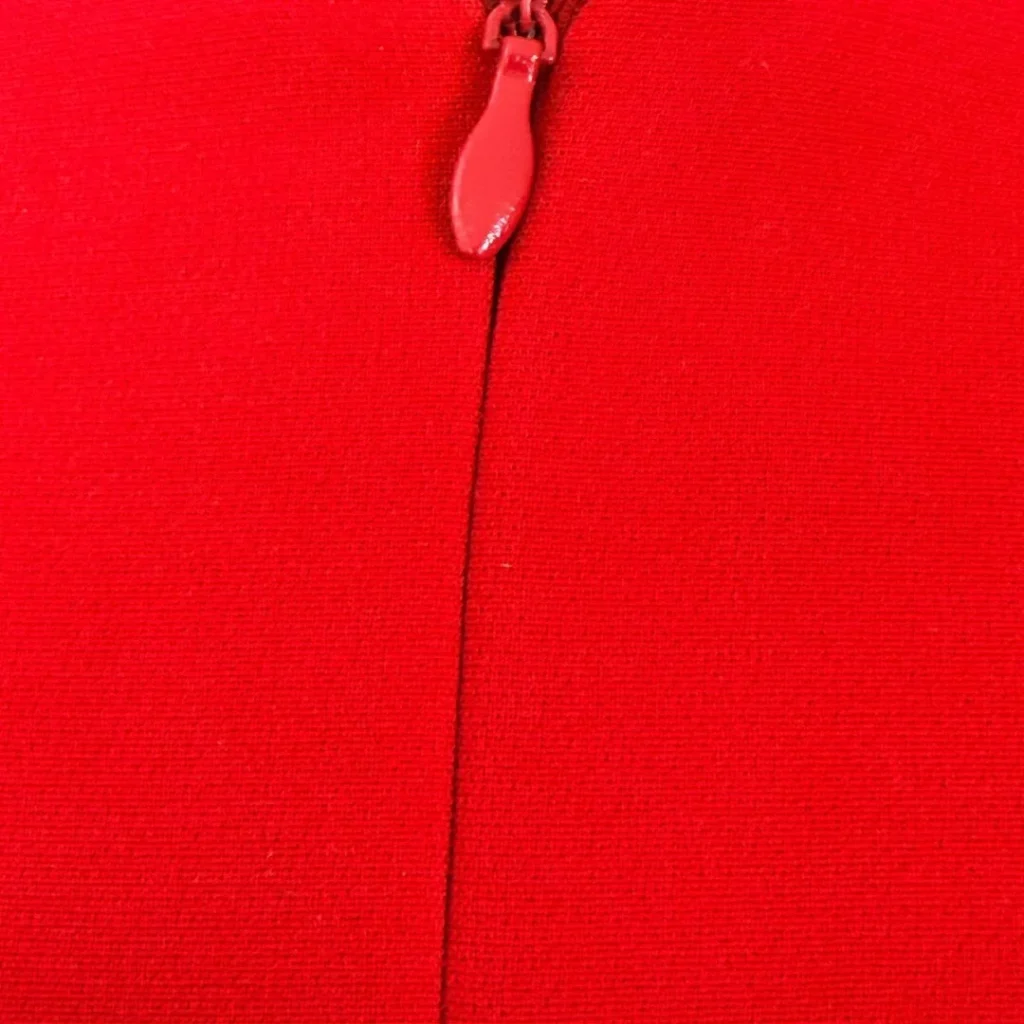 Image for Robe Audacieuse Écarlate au Décolleté Plongeant