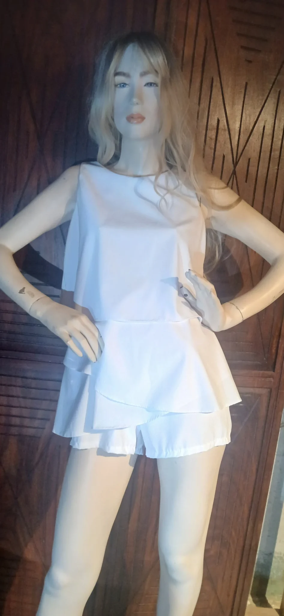 Featured image for One-piece outfit: white culottes skirt