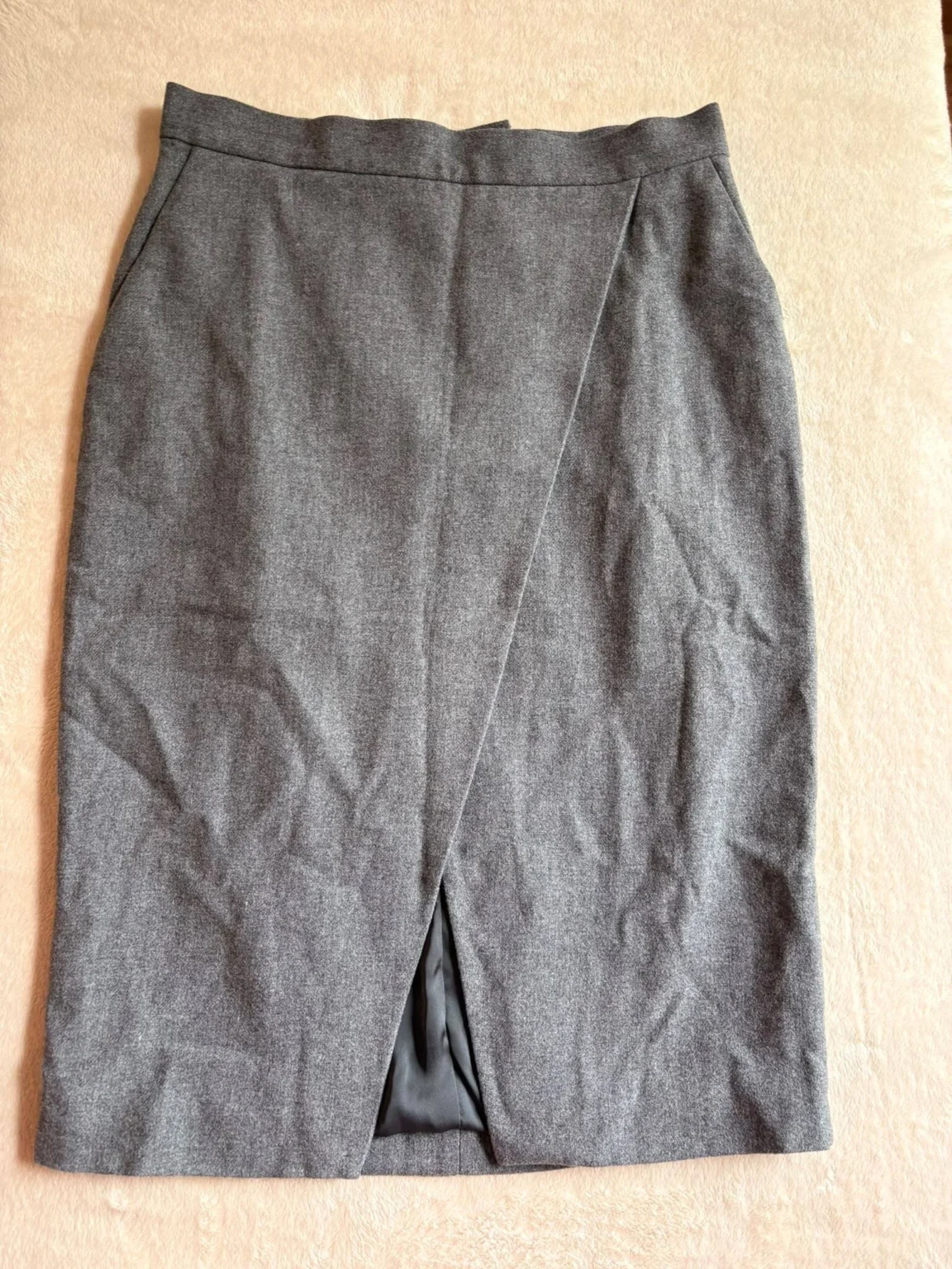Featured image for Jupe crayon midi gris taupe, en laine - & Other Stories