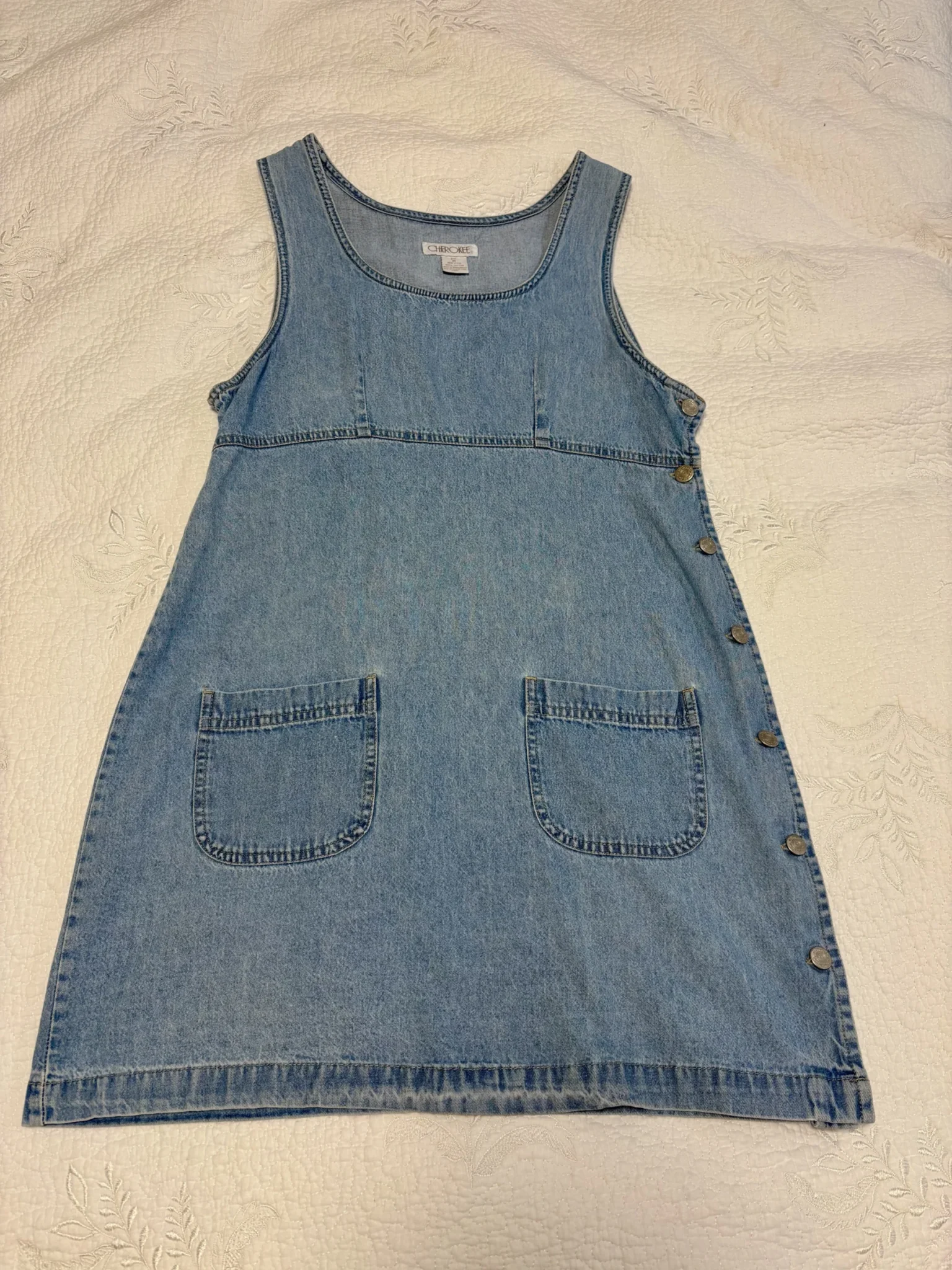 Featured image for Robe salopette en denim