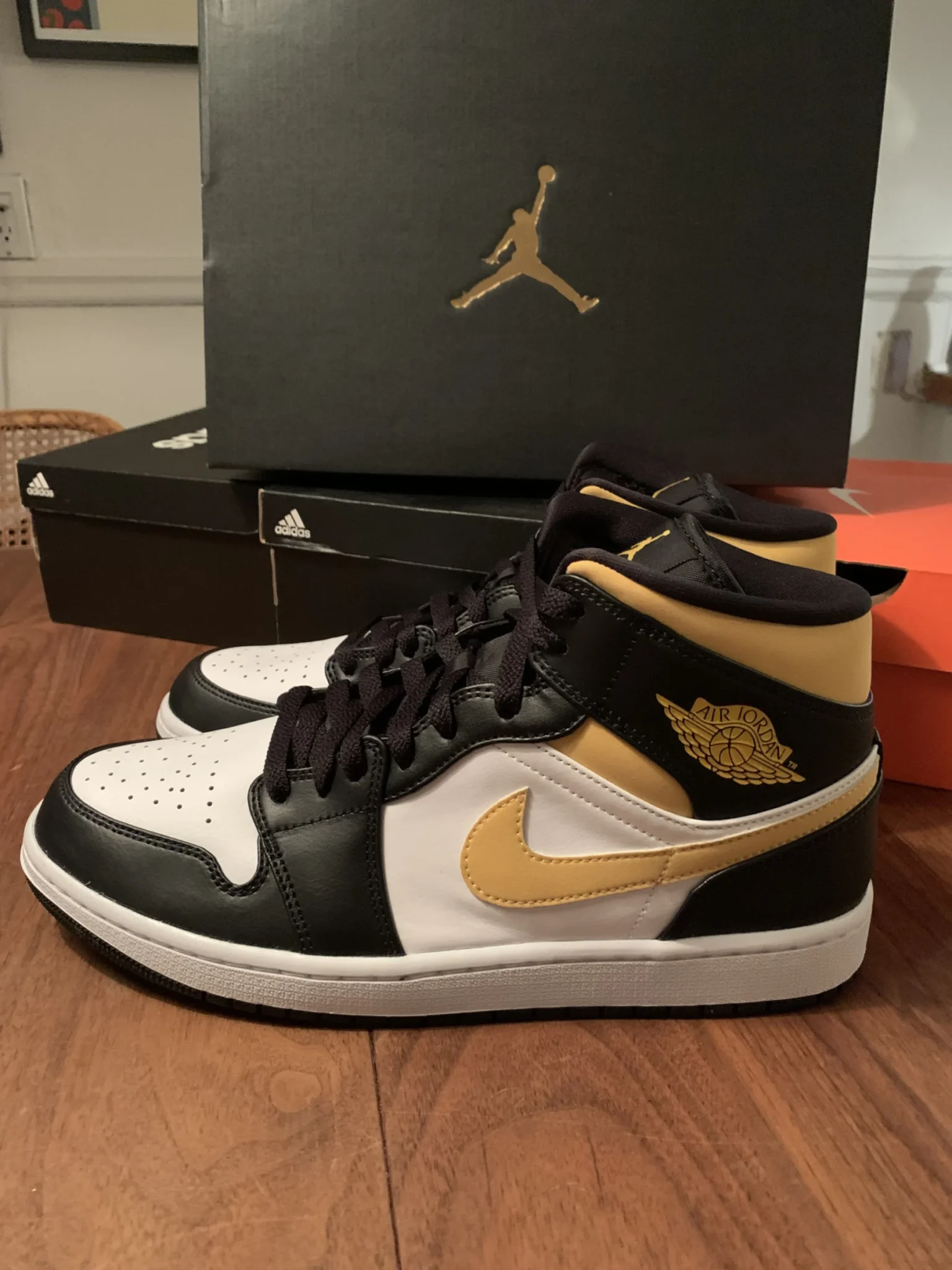 Image for Air Jordan 1 Mid