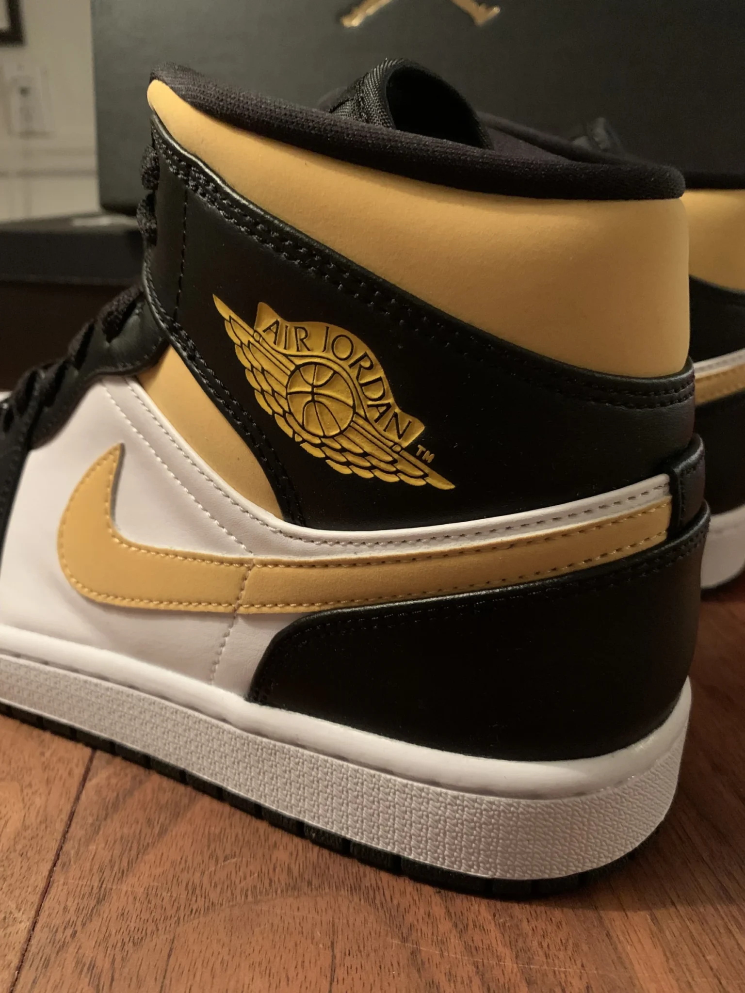 Image for Air Jordan 1 Mid