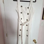 Featured thumbnail for Robe blanche avec boutons