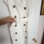 Thumbnail for Robe blanche avec boutons