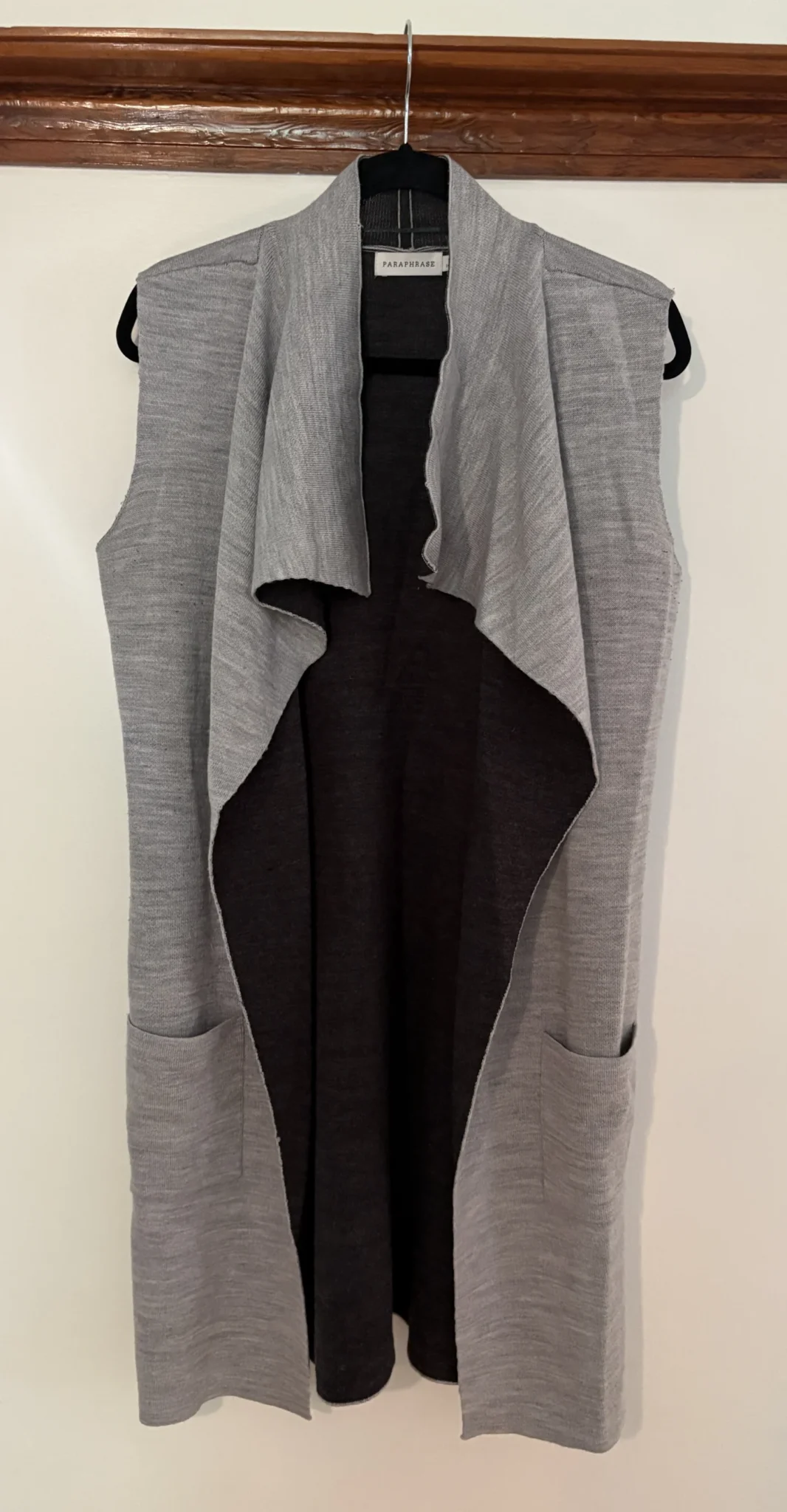 Featured image for Paraphrase long sleeveless jacket – grey and black – Size L / 14–40