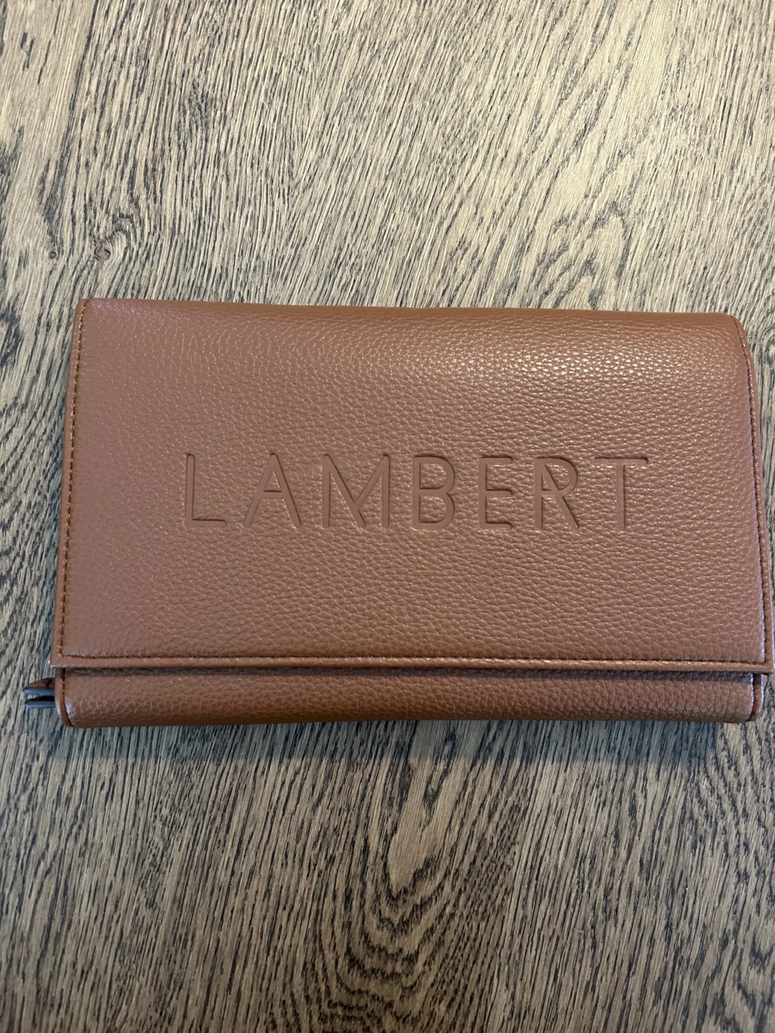 Featured image for Gros ménage 🍃 - Portefeuille à passeport Lambert