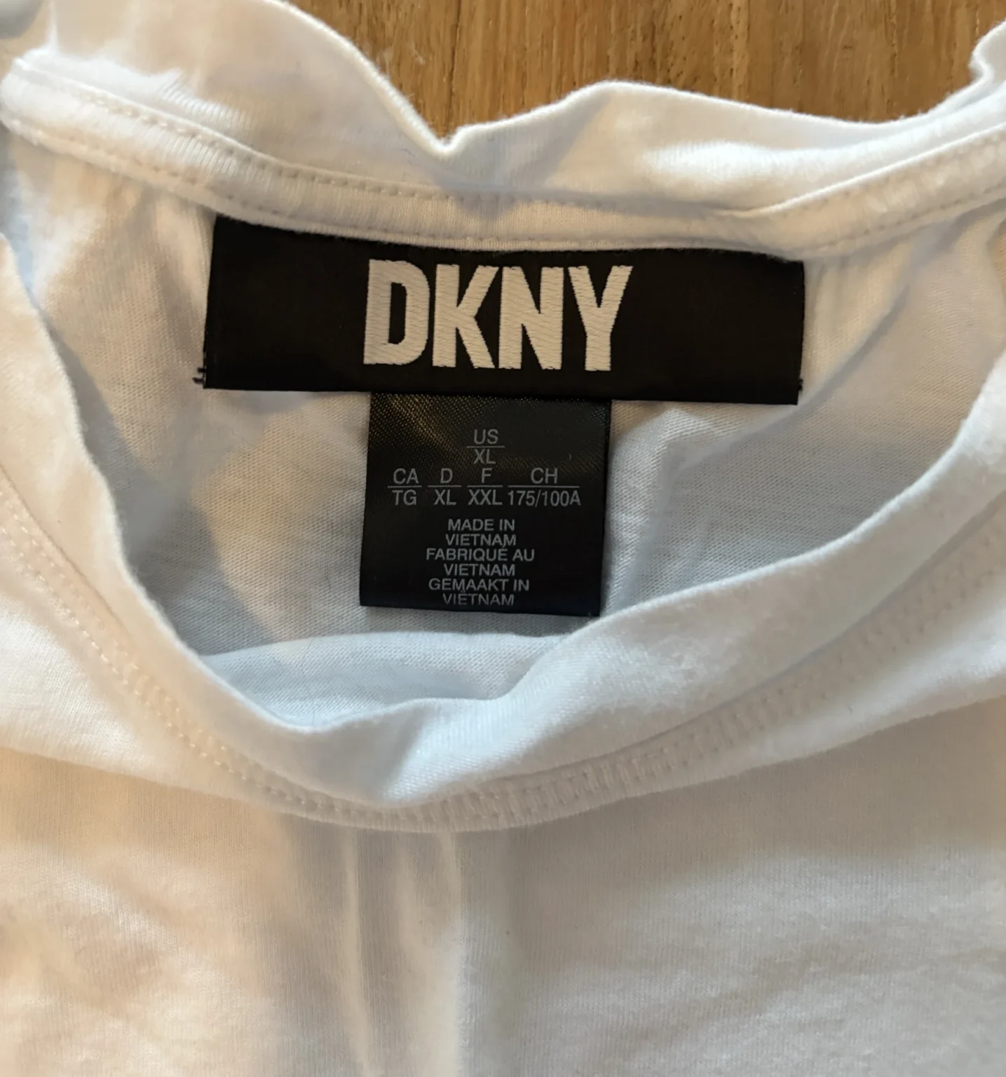 Image for White DKNY jumper with puff sleeves – Size XL