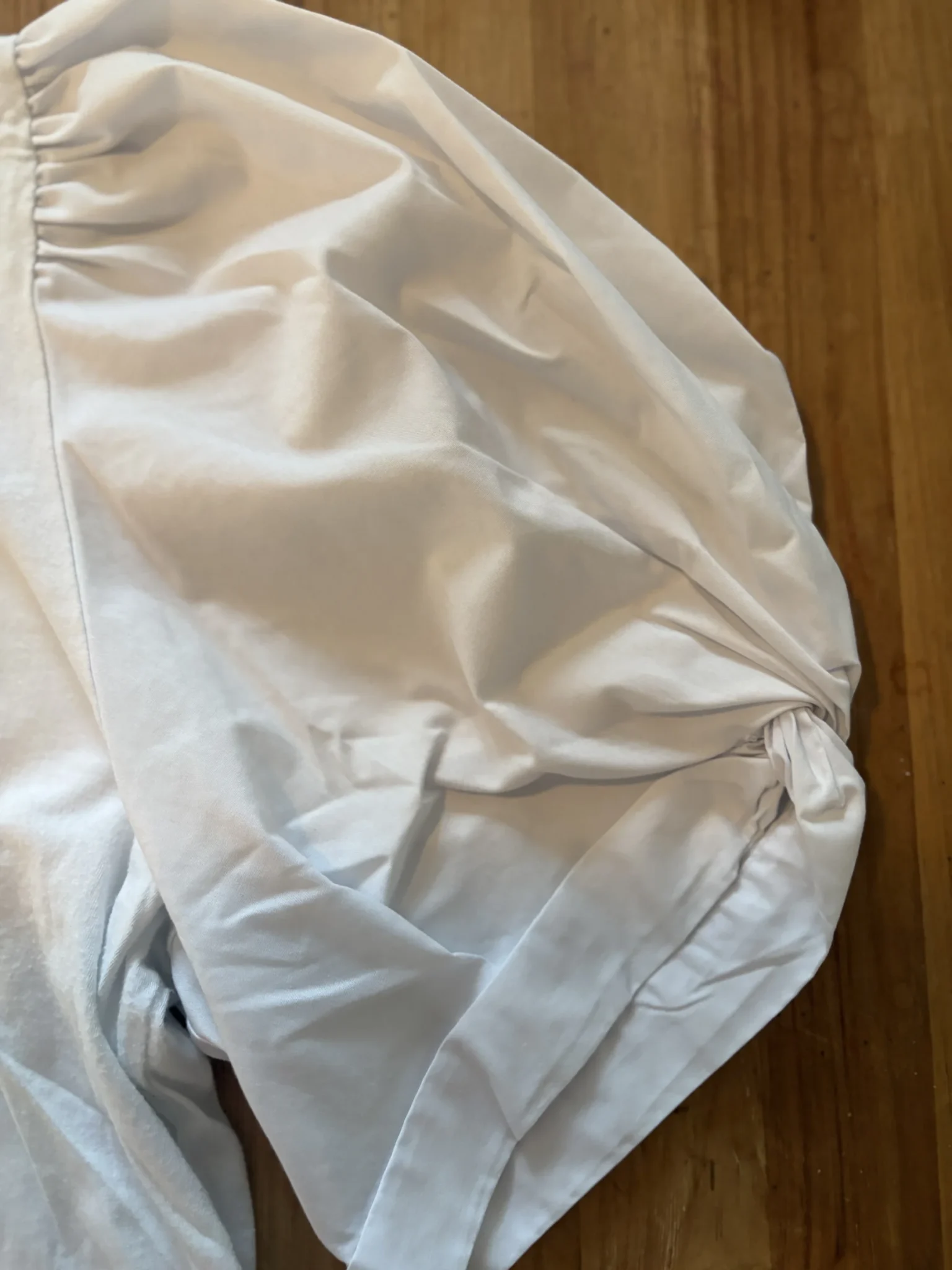 Image for White DKNY jumper with puff sleeves – Size XL