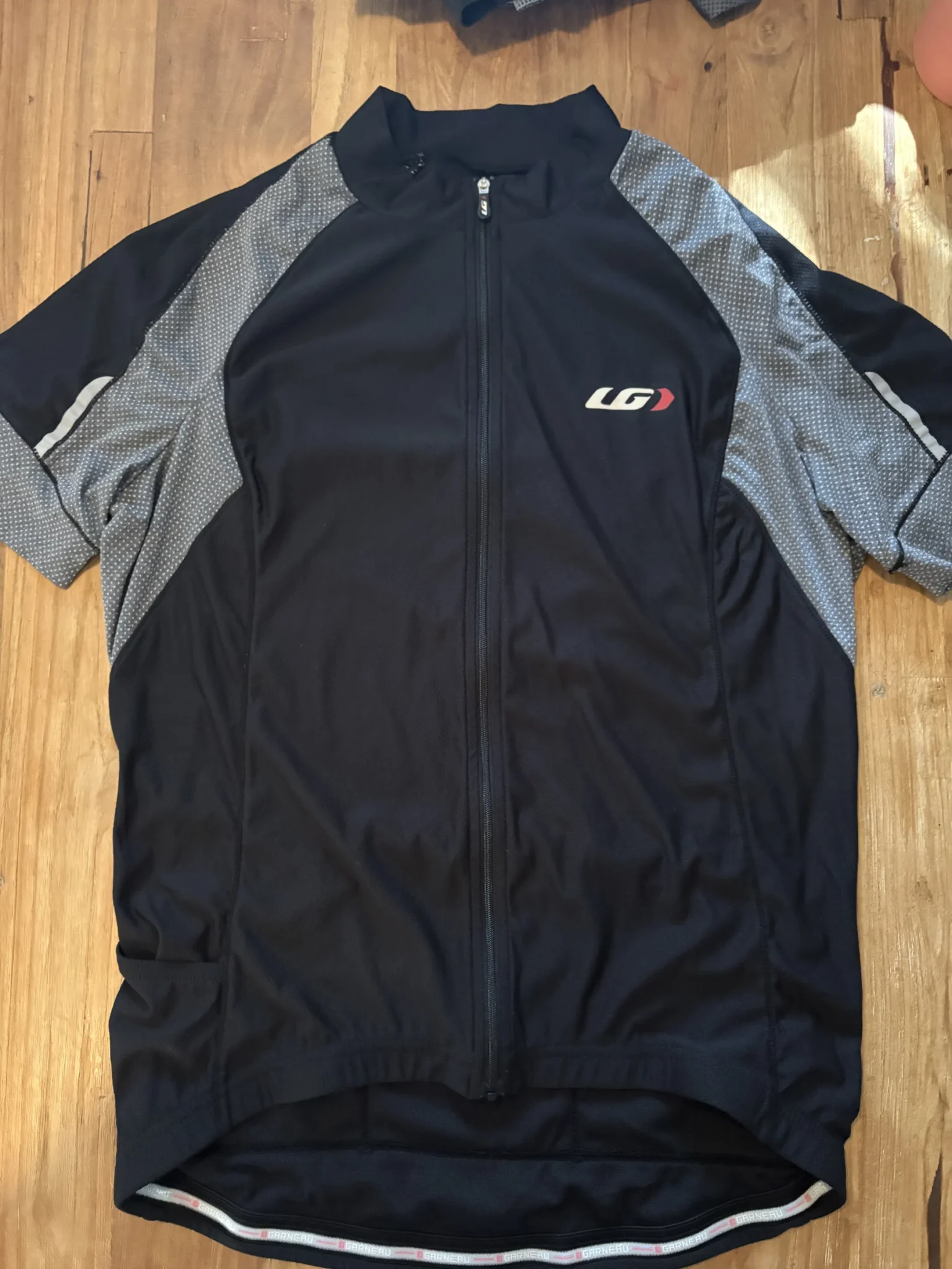 Featured image for Louis Garneau – Black/grey short-sleeved cycling jersey