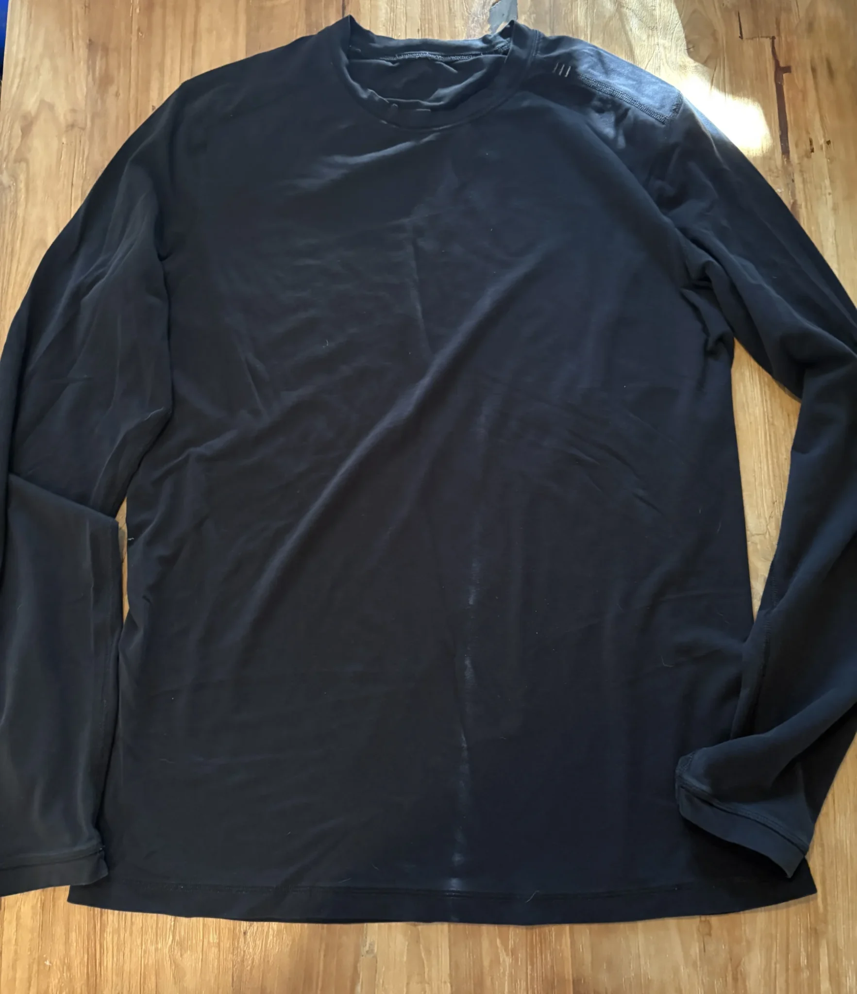 Featured image for Lululemon – Black long-sleeved technical top