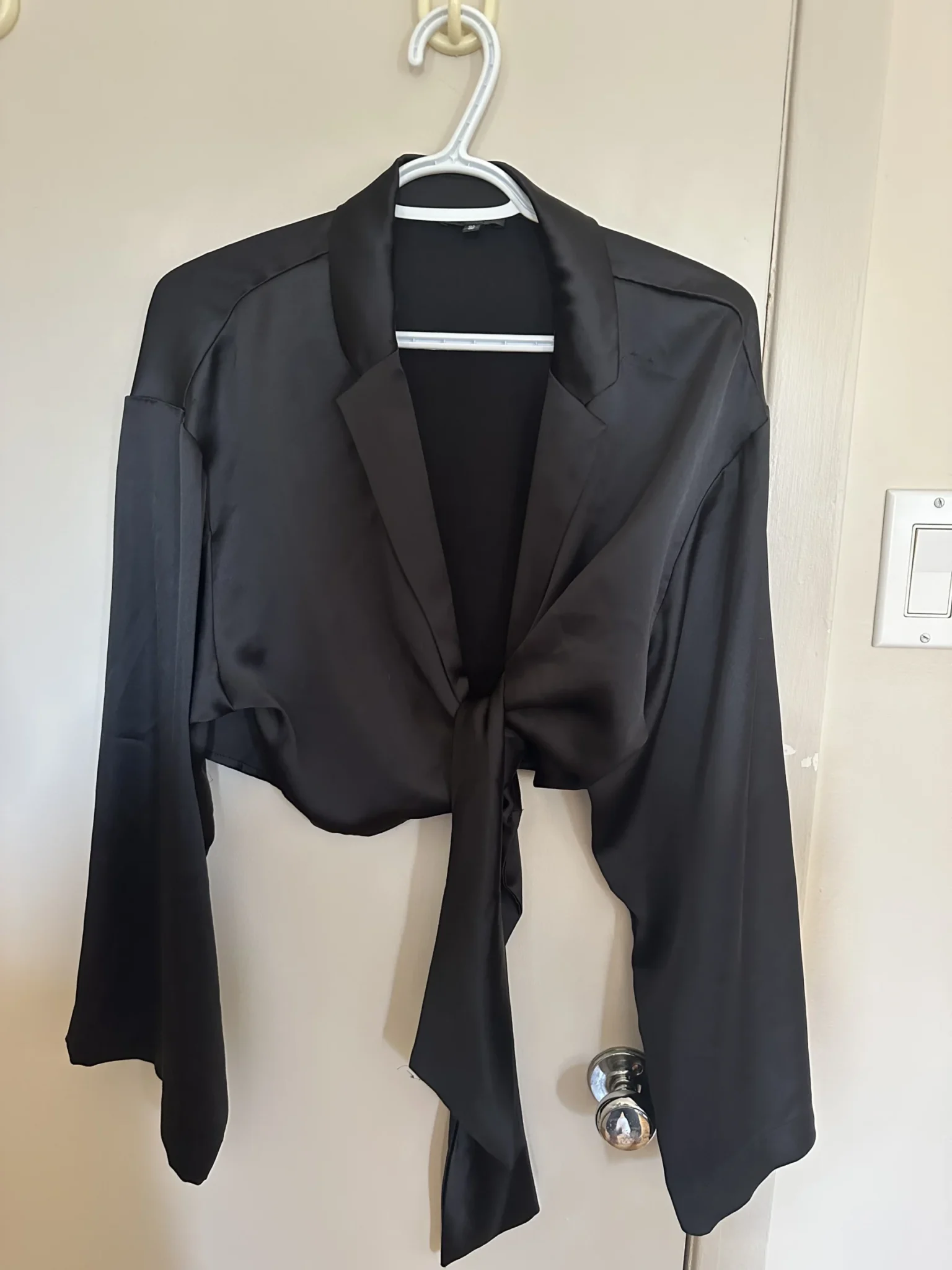 Featured image for A lovely cropped blouse with a front fastening