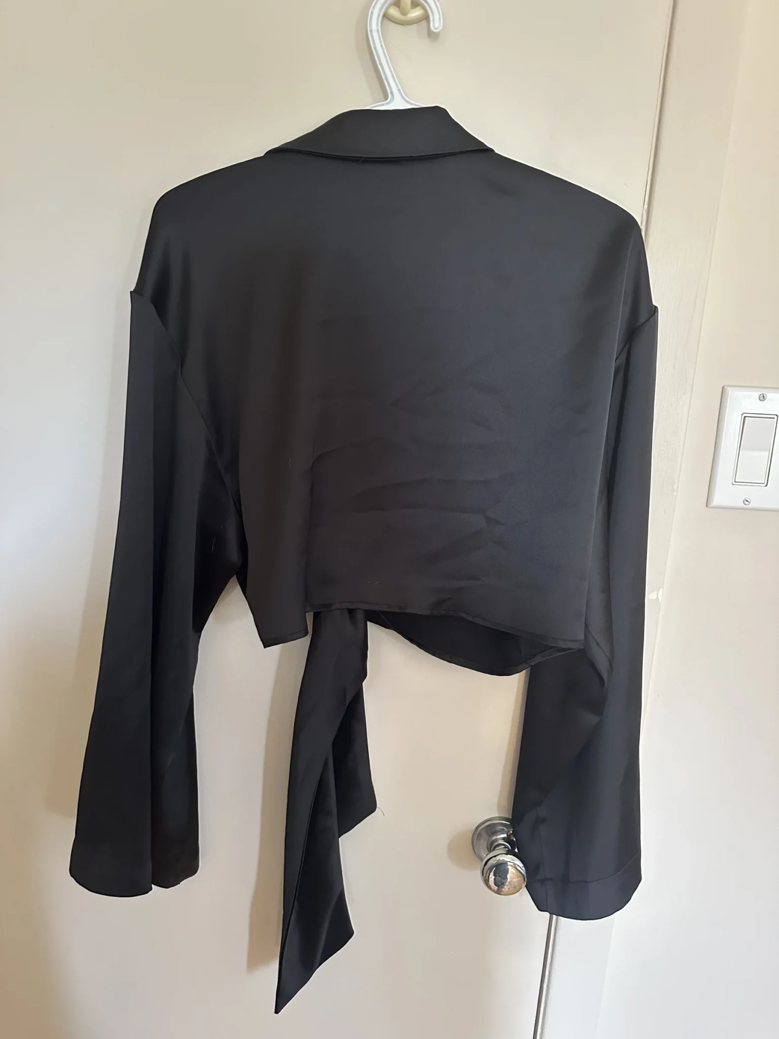 Image for A lovely cropped blouse with a front fastening
