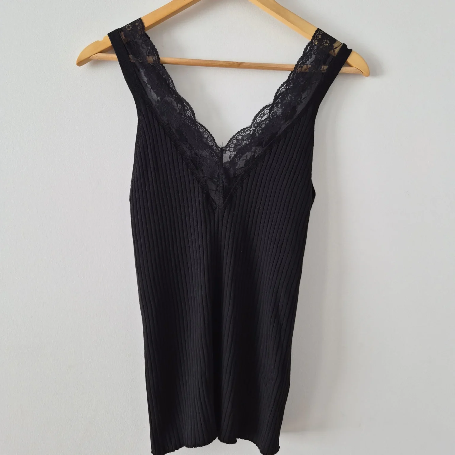 Image for High-necked V-neck lace top