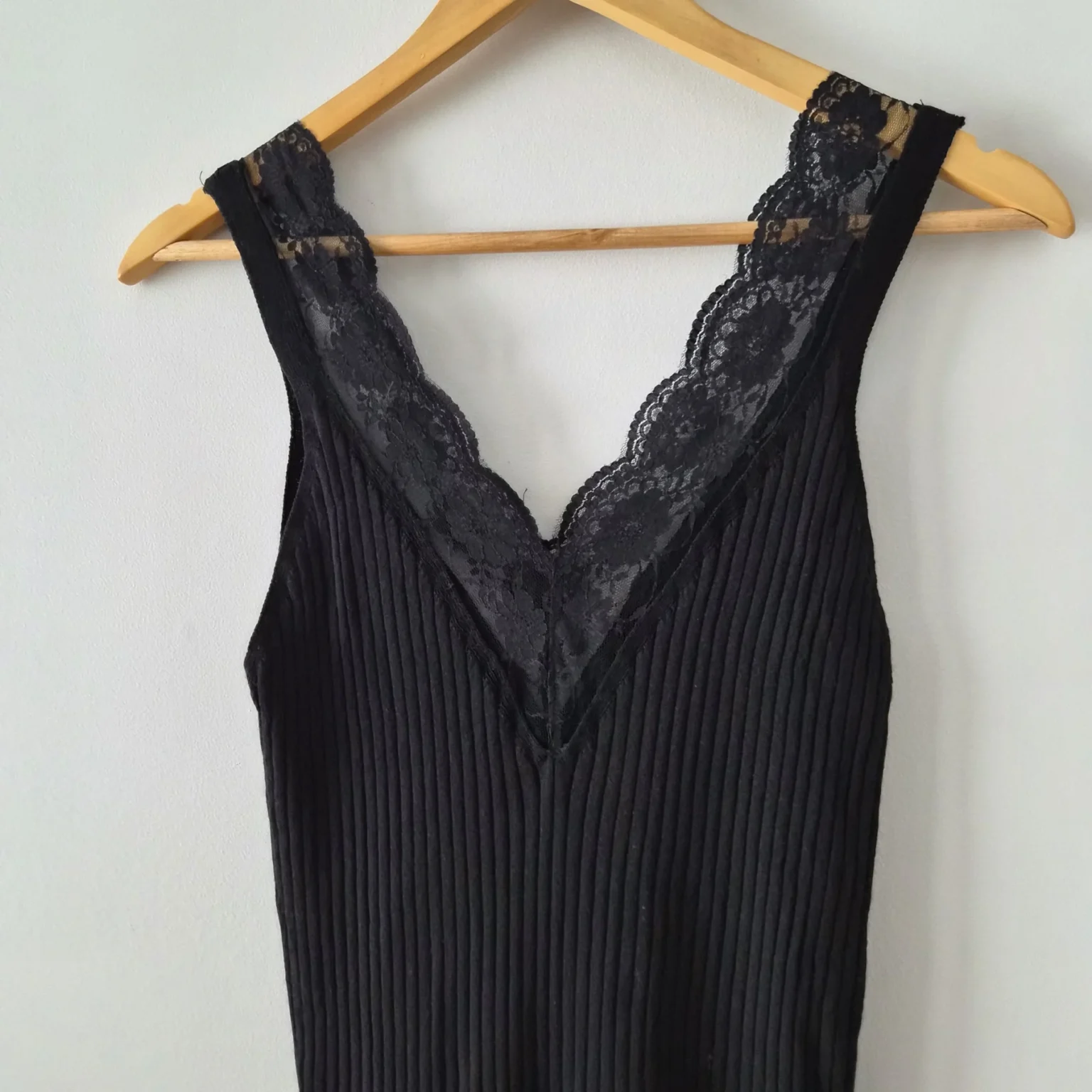 Image for High-necked V-neck lace top
