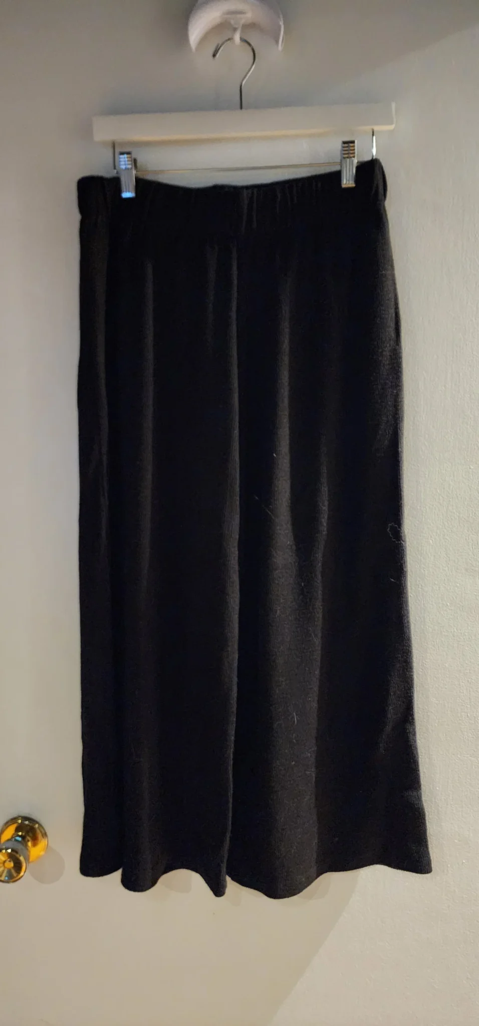 Featured image for Pantalon 7/8 noire gaufré fait au Québec