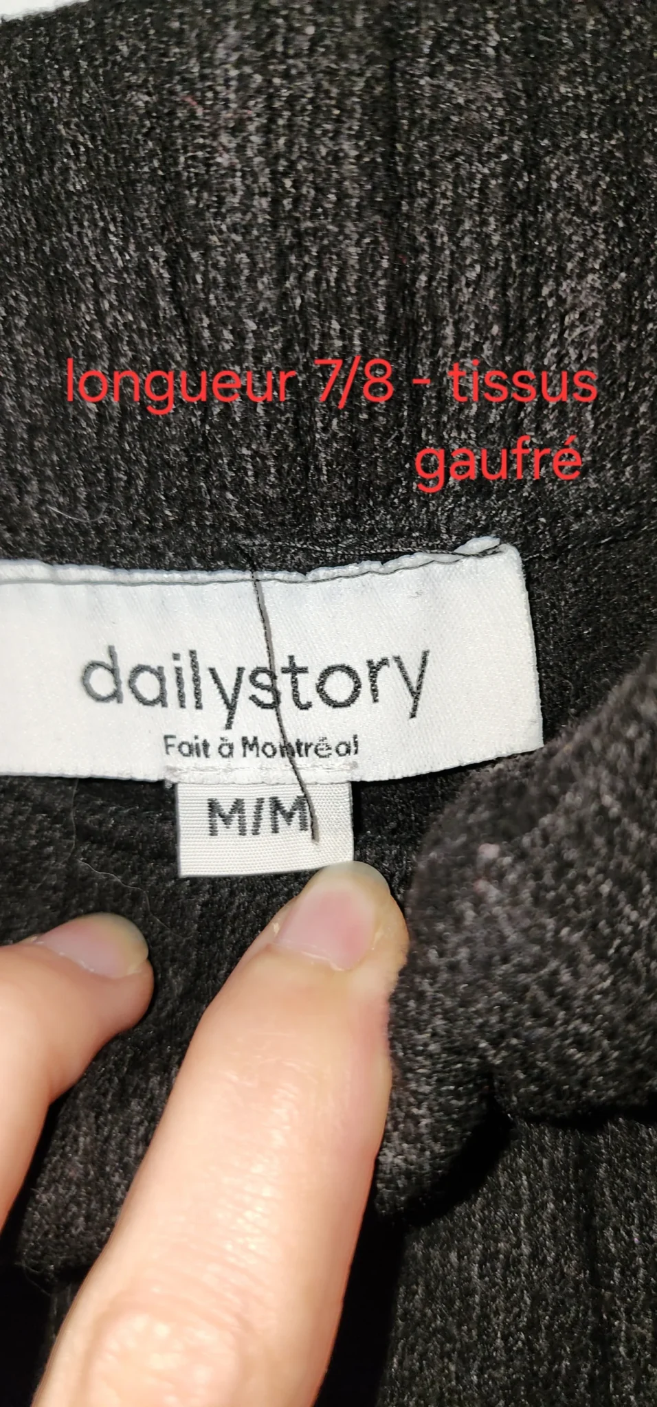 Image for Pantalon 7/8 noire gaufré fait au Québec