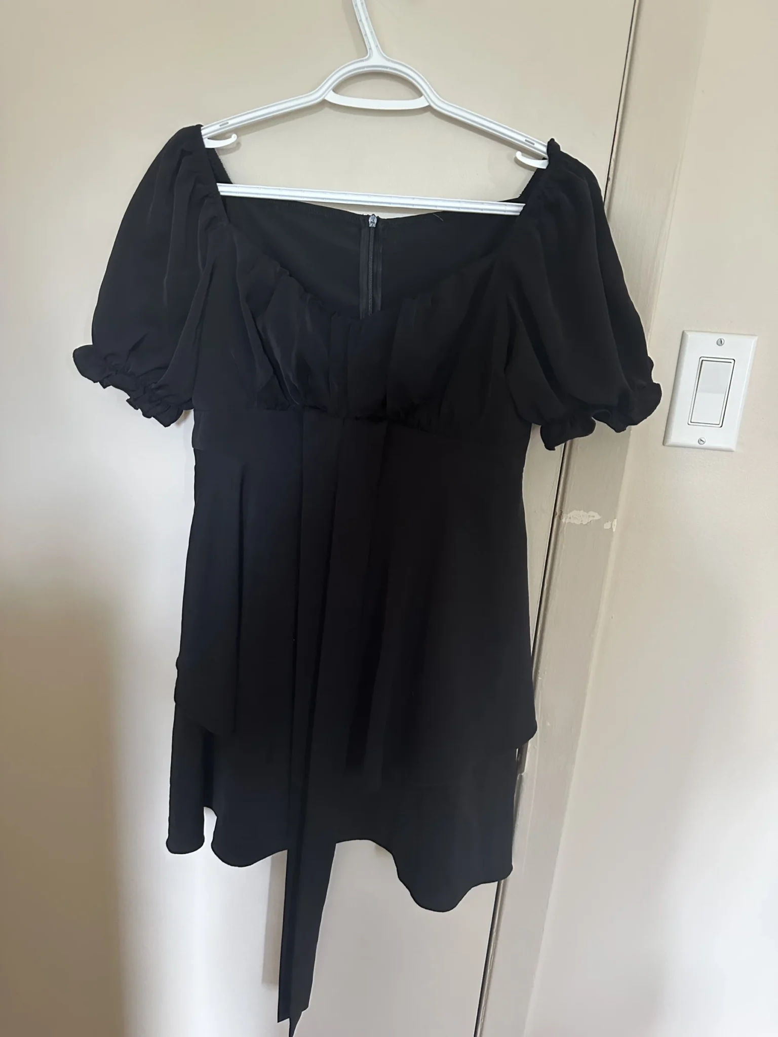 Featured image for Dress with slightly puffed sleeves